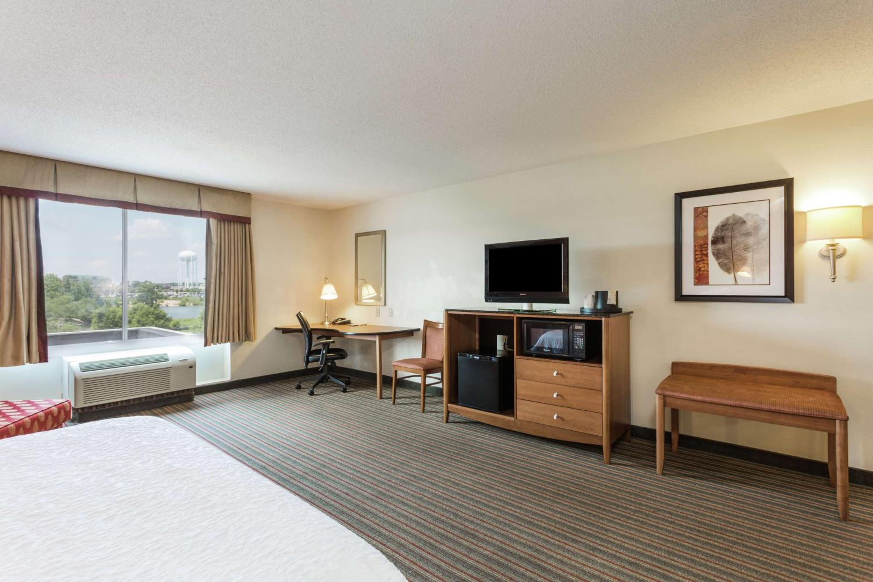King Room - Mobility Access/Non-Smoking - Photo 3