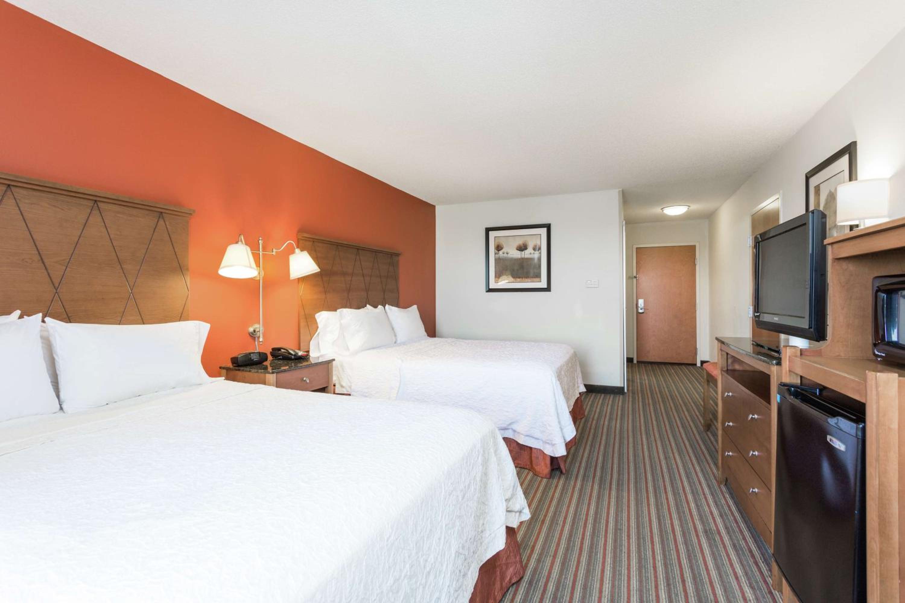 Queen Room with Two Queen Beds - Hearing Access/Non-Smoking - Photo 2