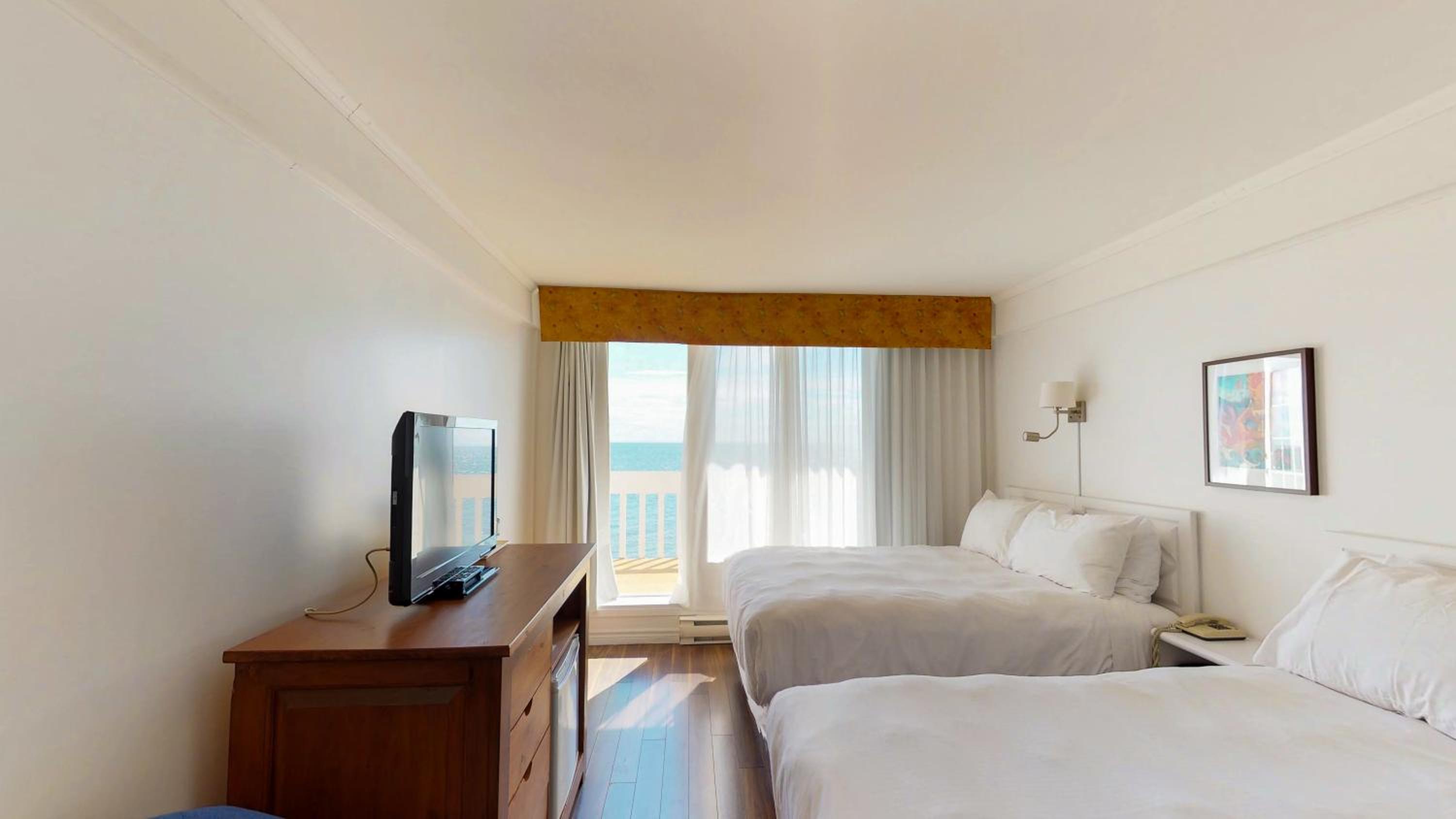 Double Room With Two Double Beds With Sea View photo 3