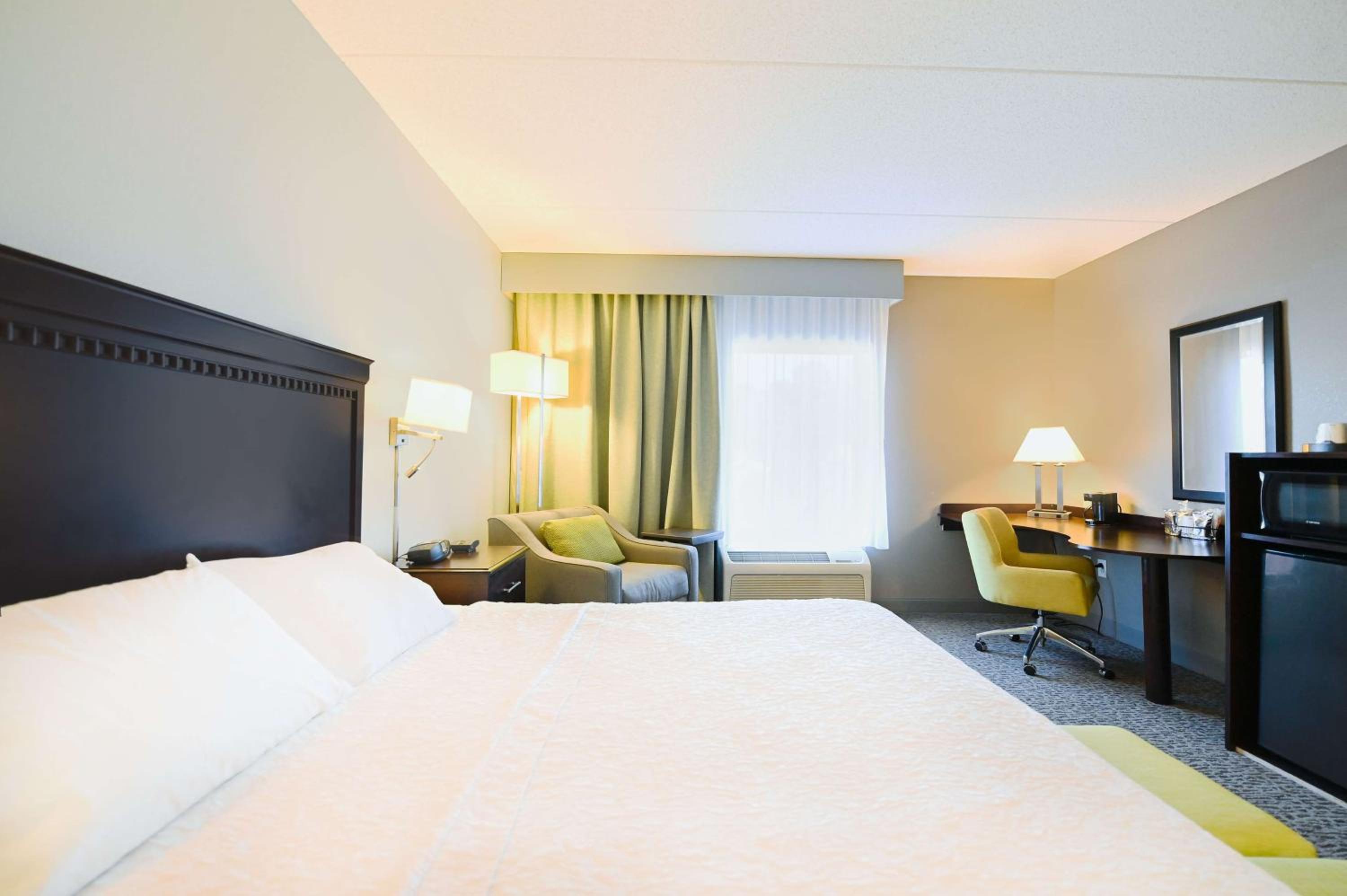 King Room with King Bed - Non-Smoking - Photo 1