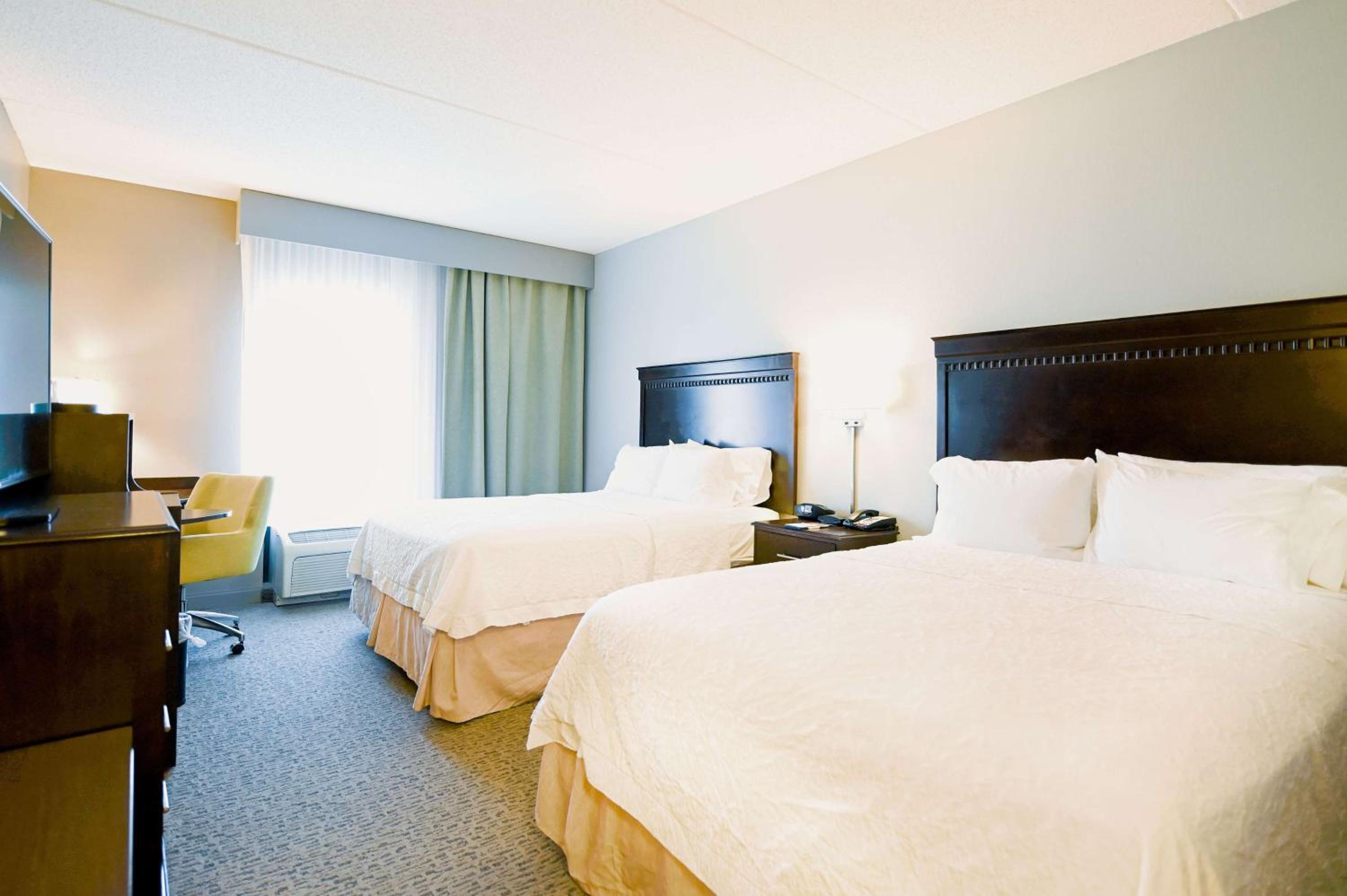 Room with Two Queen Beds - Non-Smoking - Photo 1