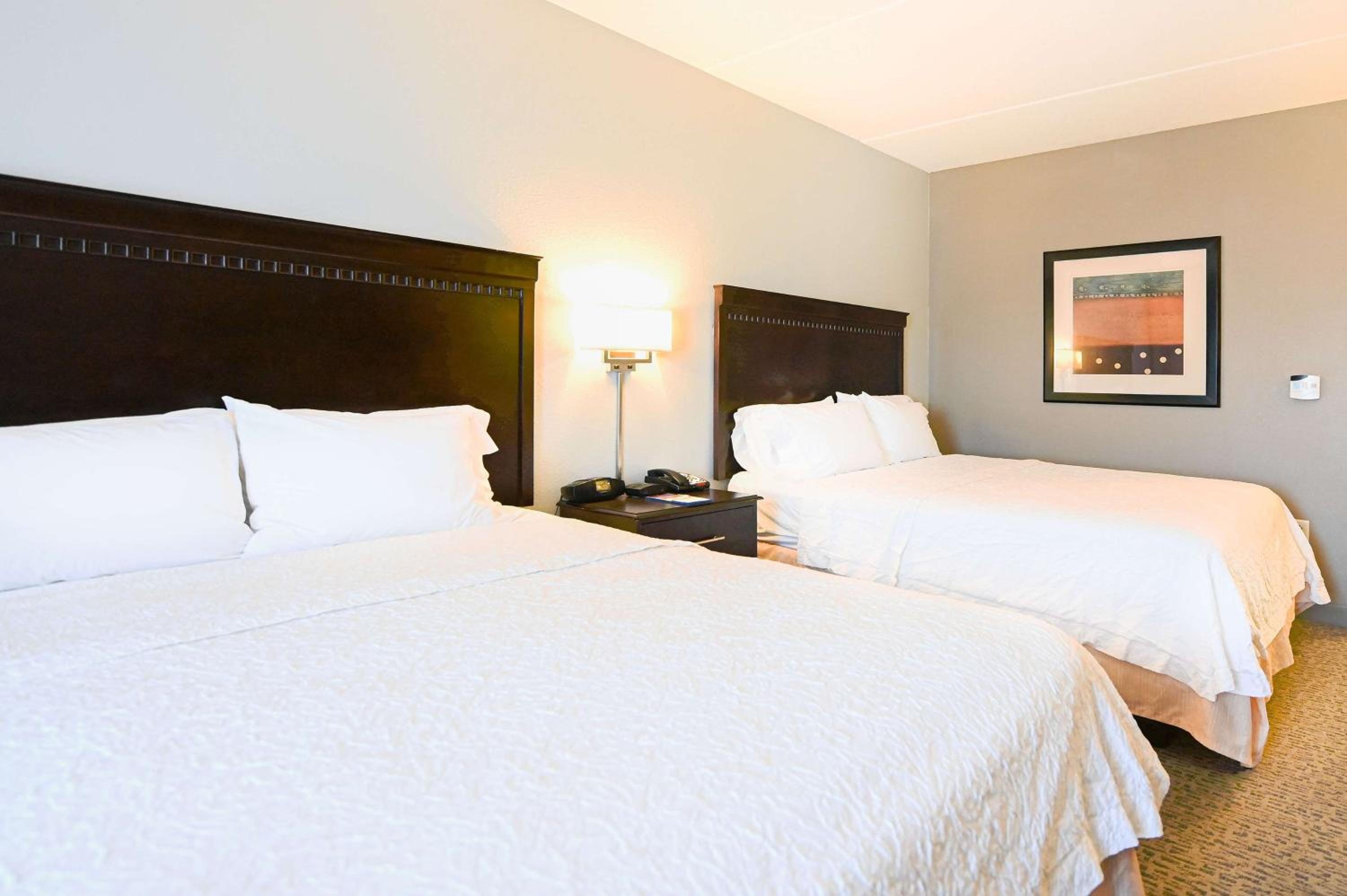 Room with Two Queen Beds - Non-Smoking - Photo 2