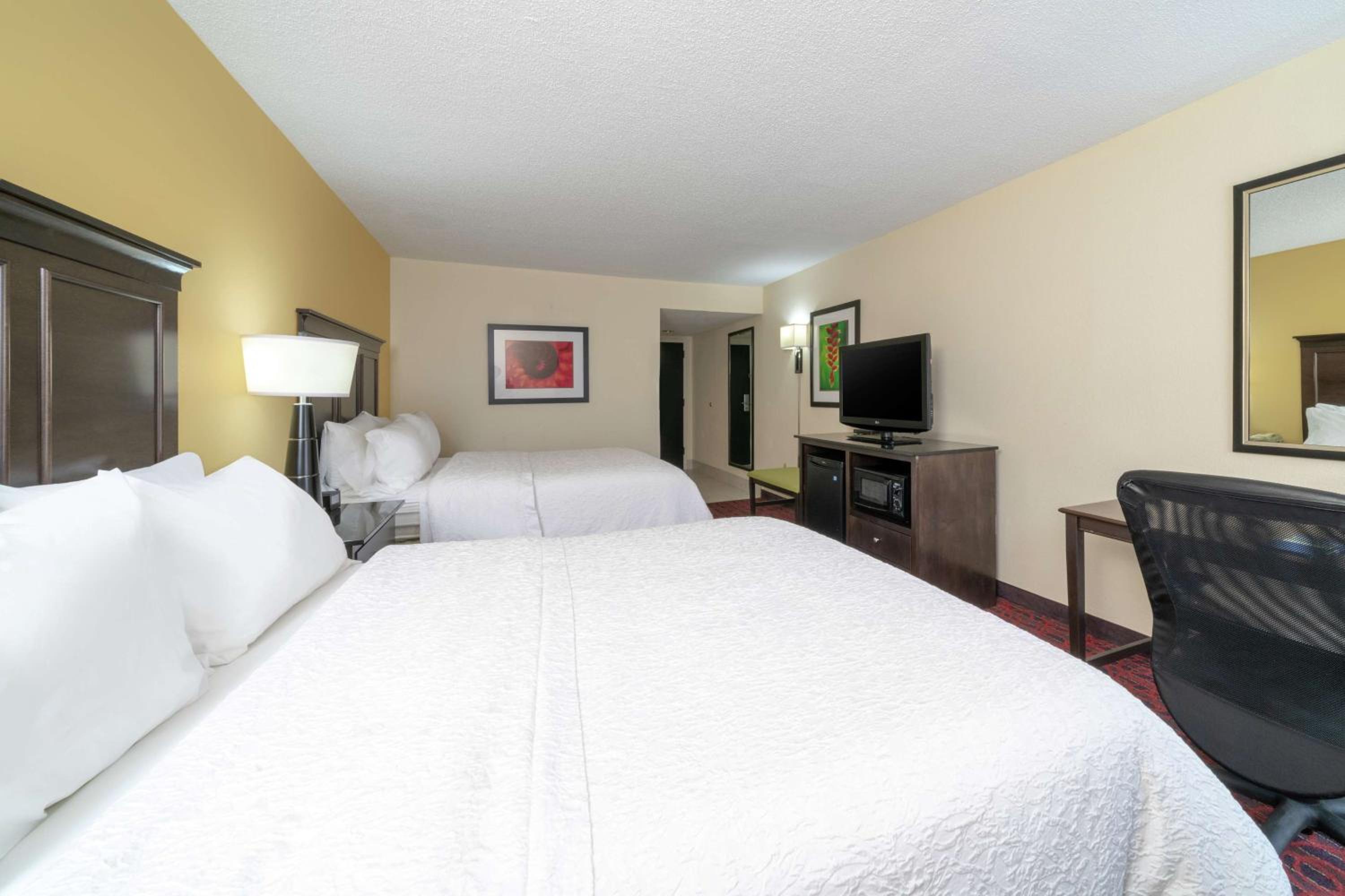 Queen Room with Two Queen Beds (4 Adults) - Photo 1
