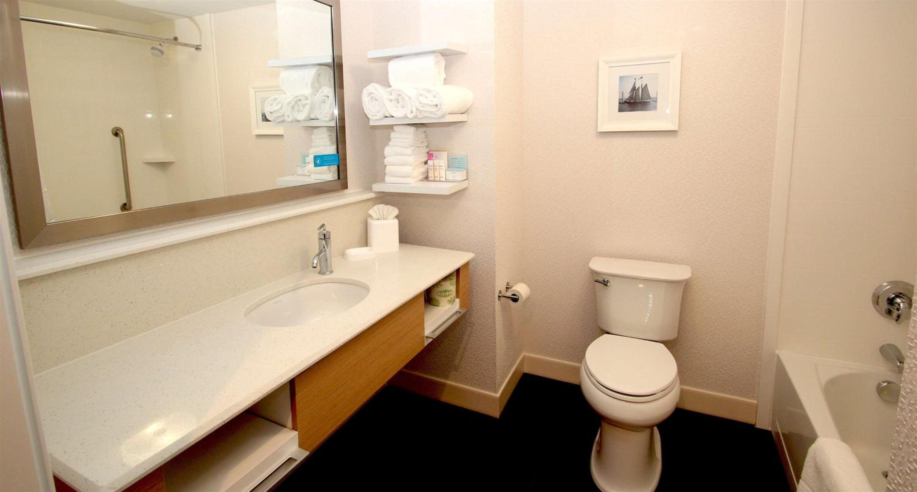 King Room - Hearing Access/Non-Smoking photo 2