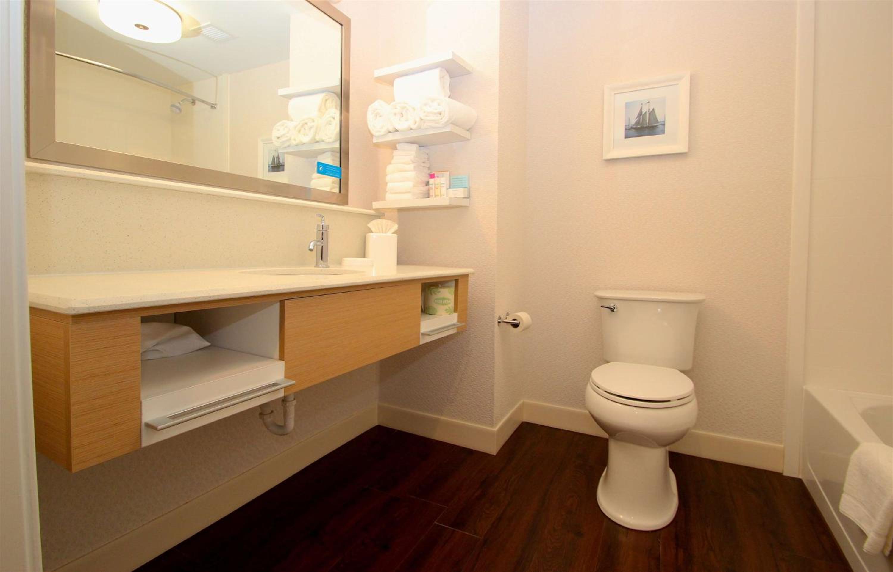 King Room - Non-Smoking photo 2