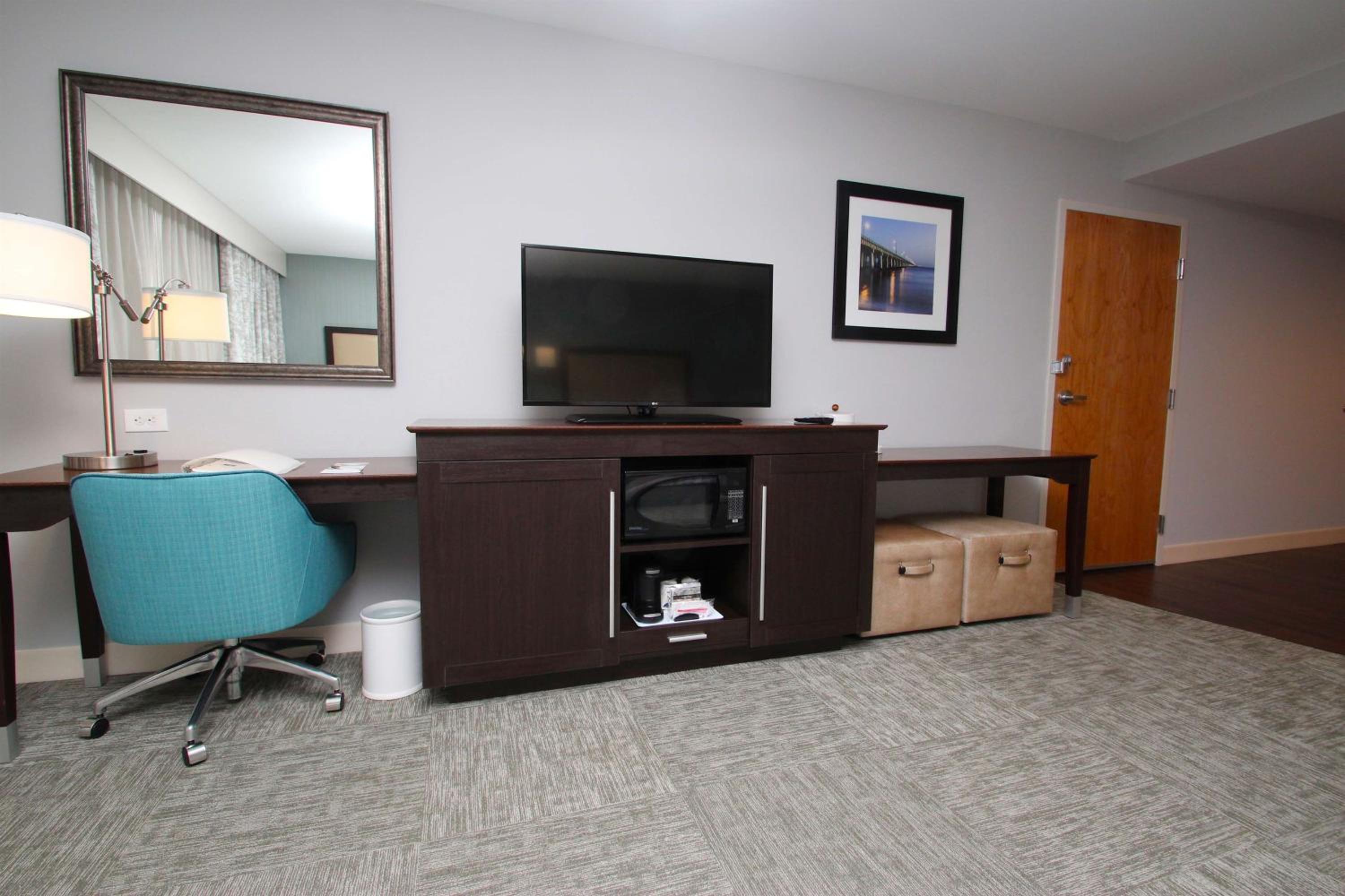Queen Room with Two Queen Beds (4 Adults) photo 3