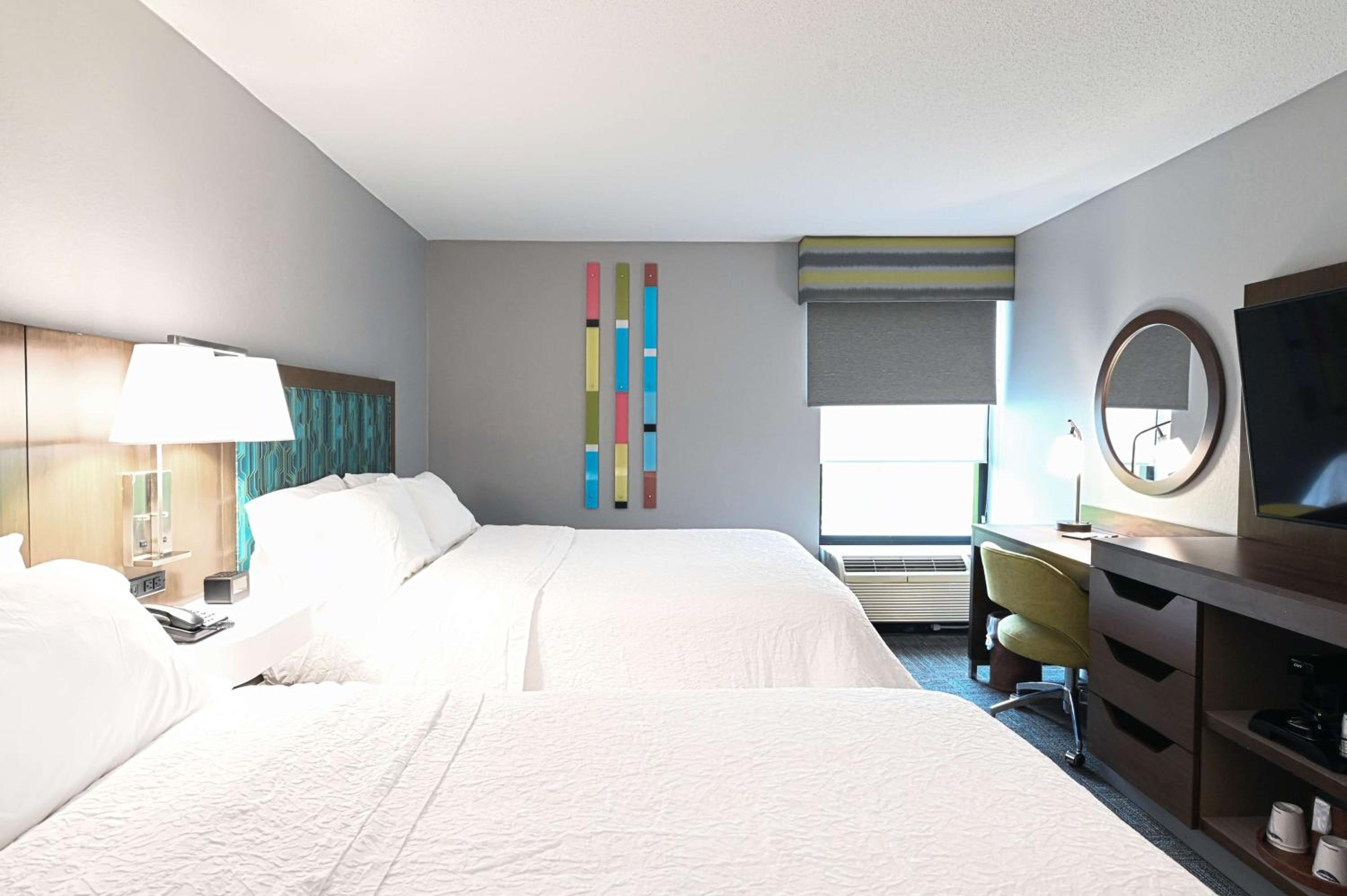 Queen Room with Two Queen Beds - Hearing Access/Non-Smoking - Photo 5