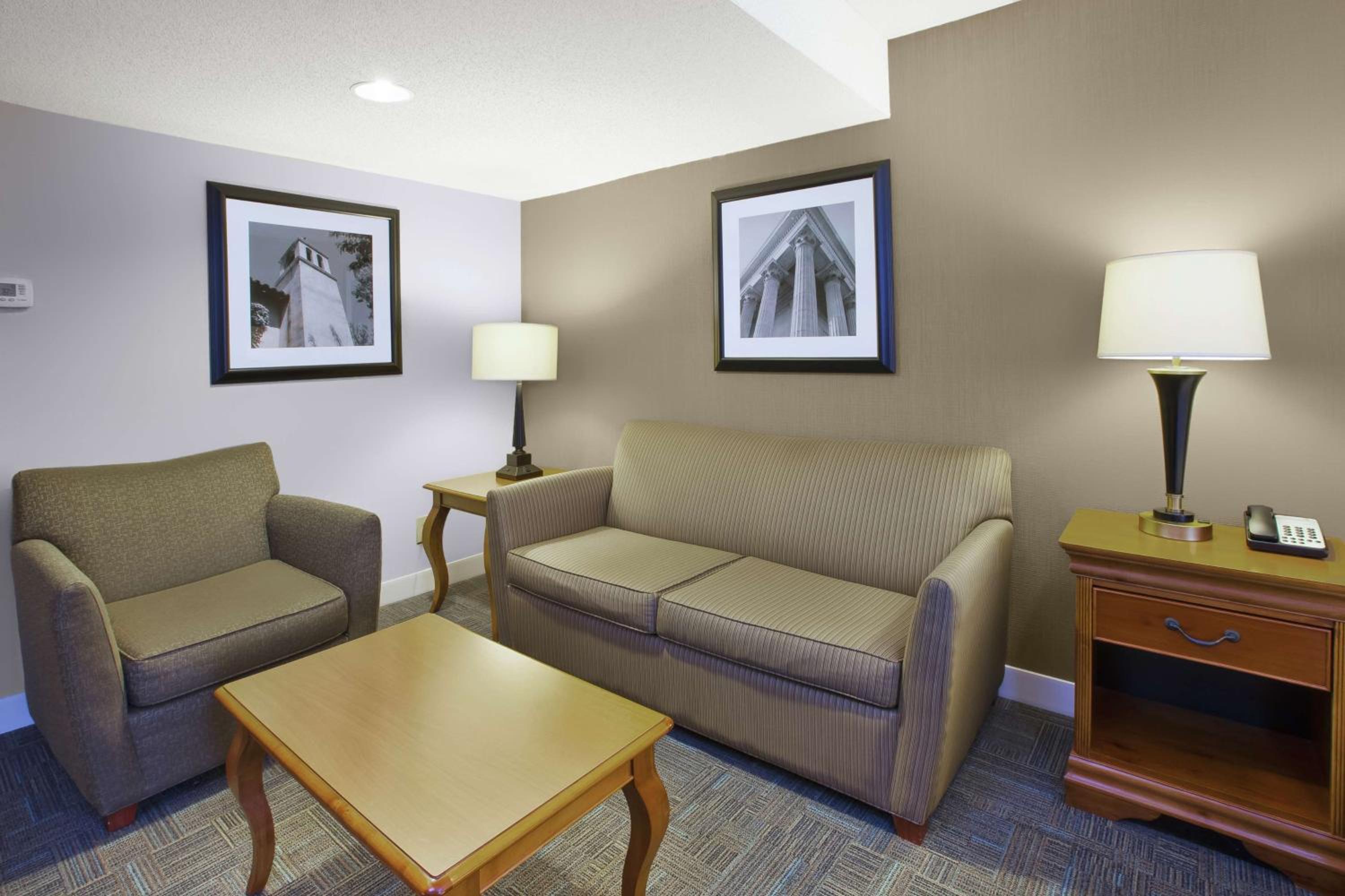 King Room with Sofa Bed - Non-Smoking - Photo 3