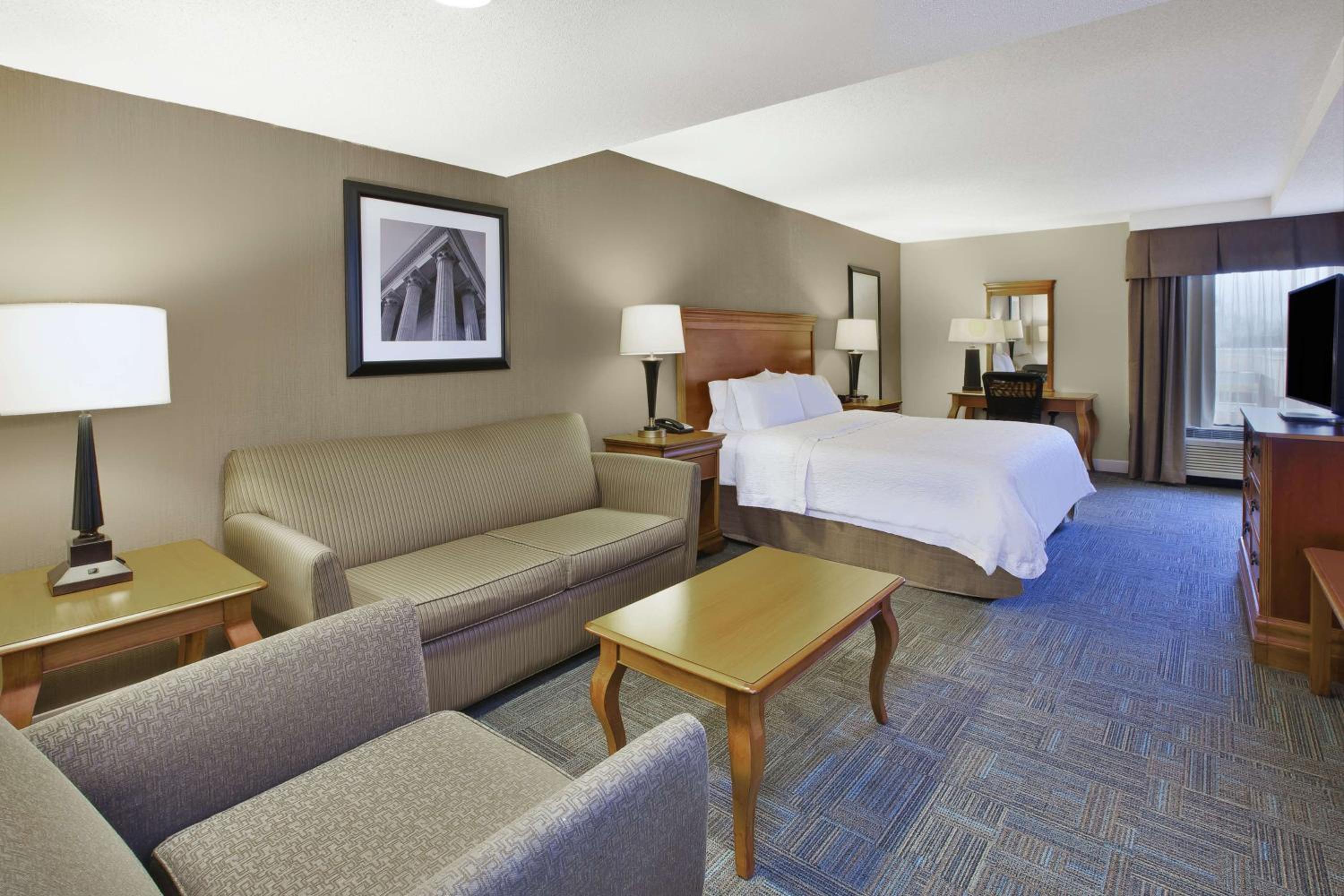 King Room with Sofa Bed - Non-Smoking - Photo 6
