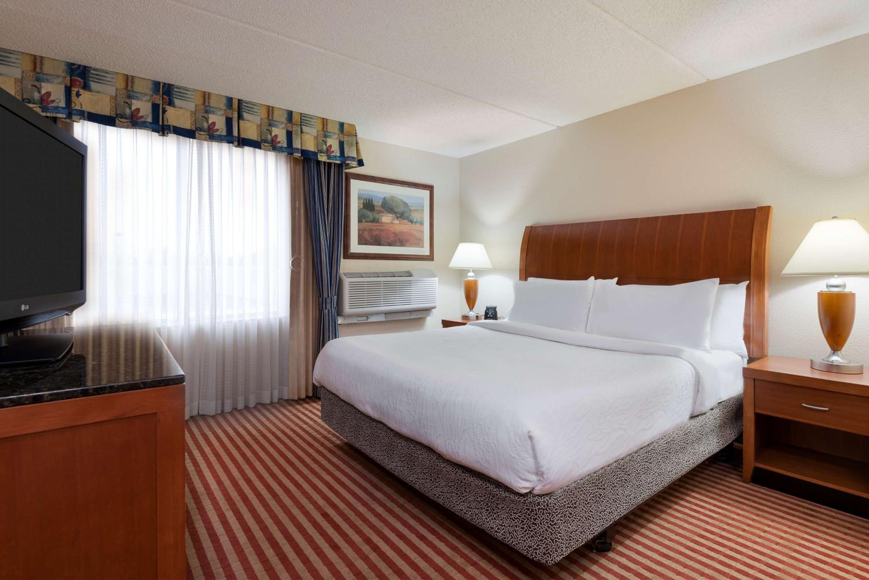 King Suite with Roll-In Shower - Mobility/Hearing Accessible - Photo 3