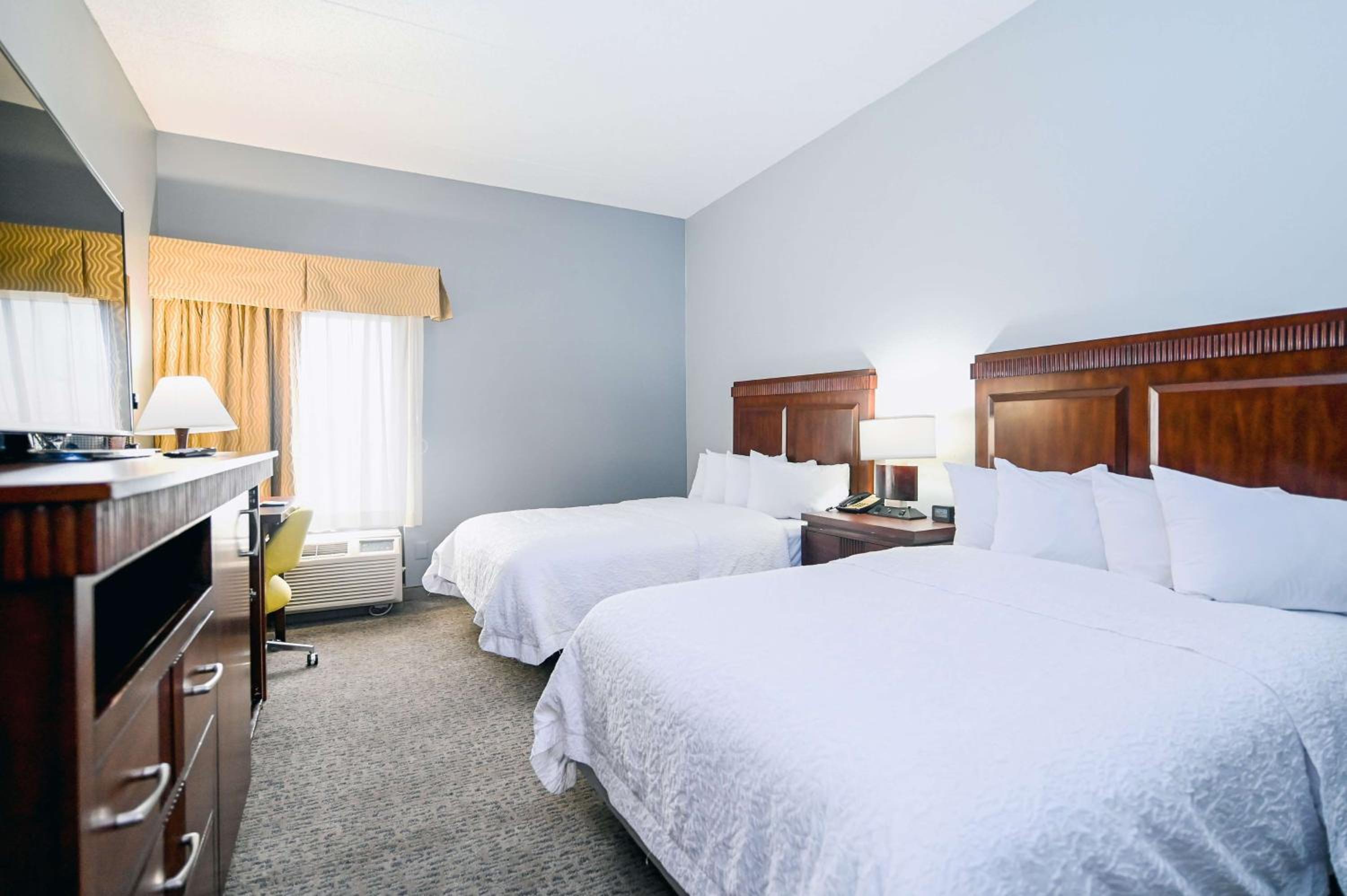 Room with Two Queen Beds - Non-Smoking - Photo 1