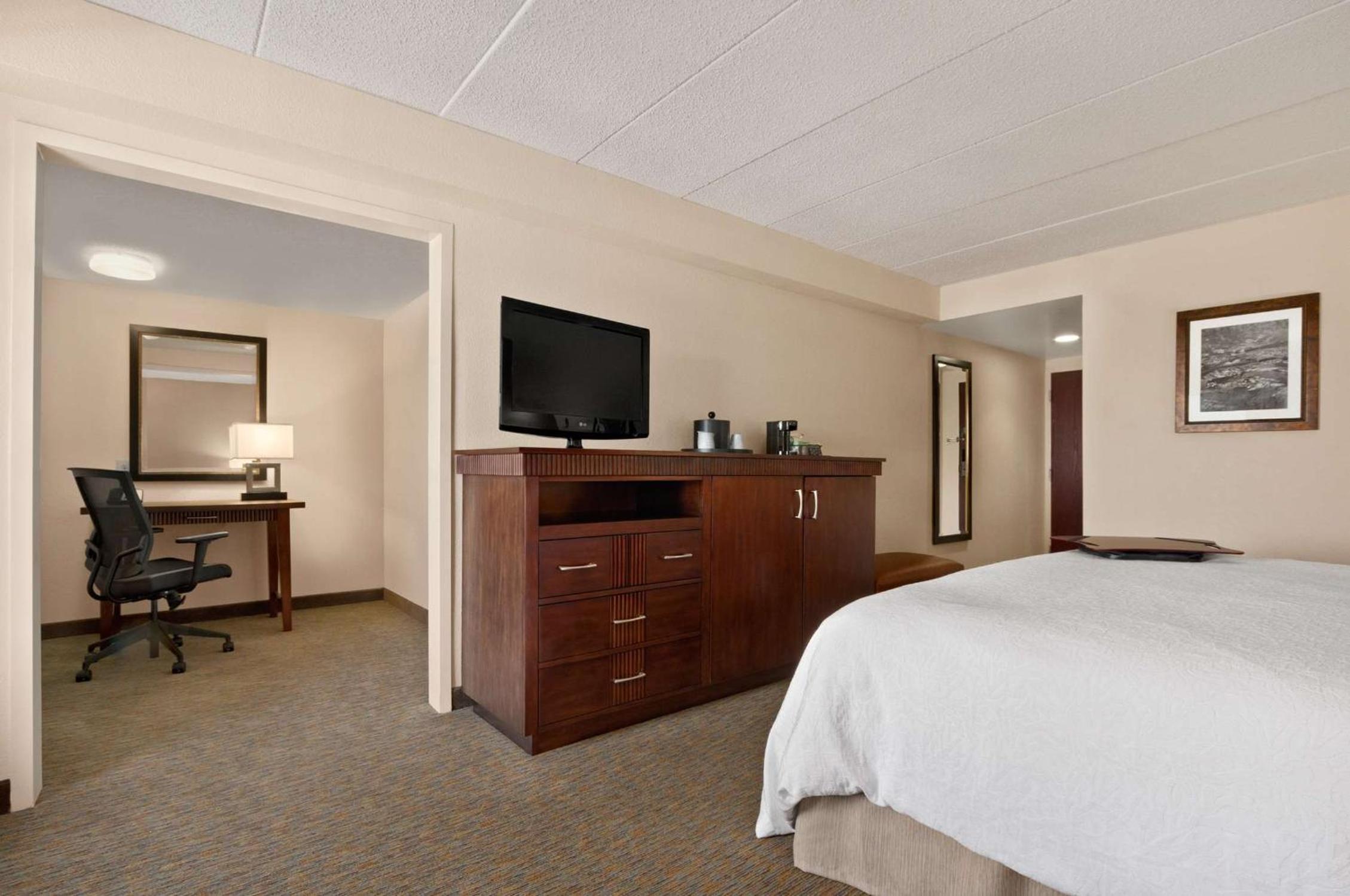 1 King Bed with Office Non Smoking - Photo 5