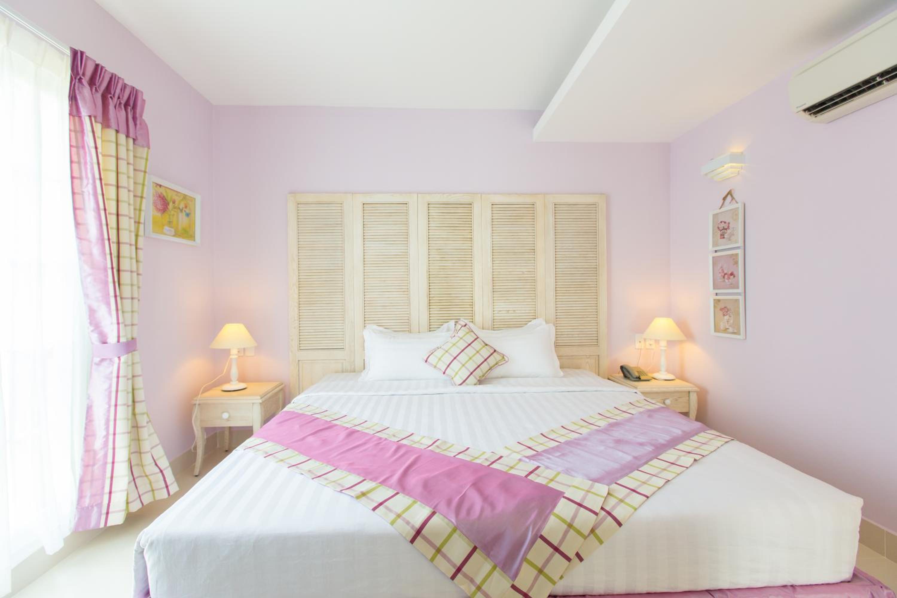 Executive Deluxe Double or Twin Room with Balcony