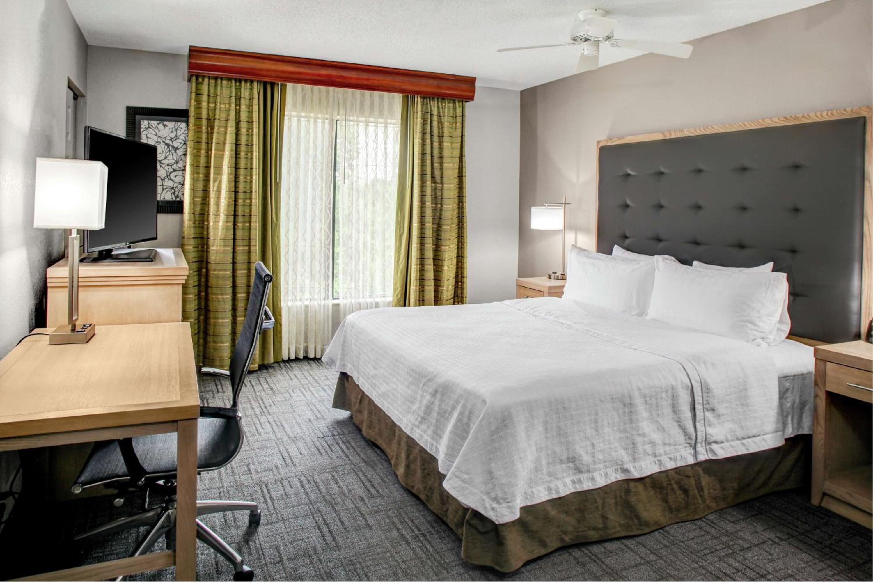 King Suite with Accessible Tub - Mobility and Hearing Access/Non-Smoking photo 1