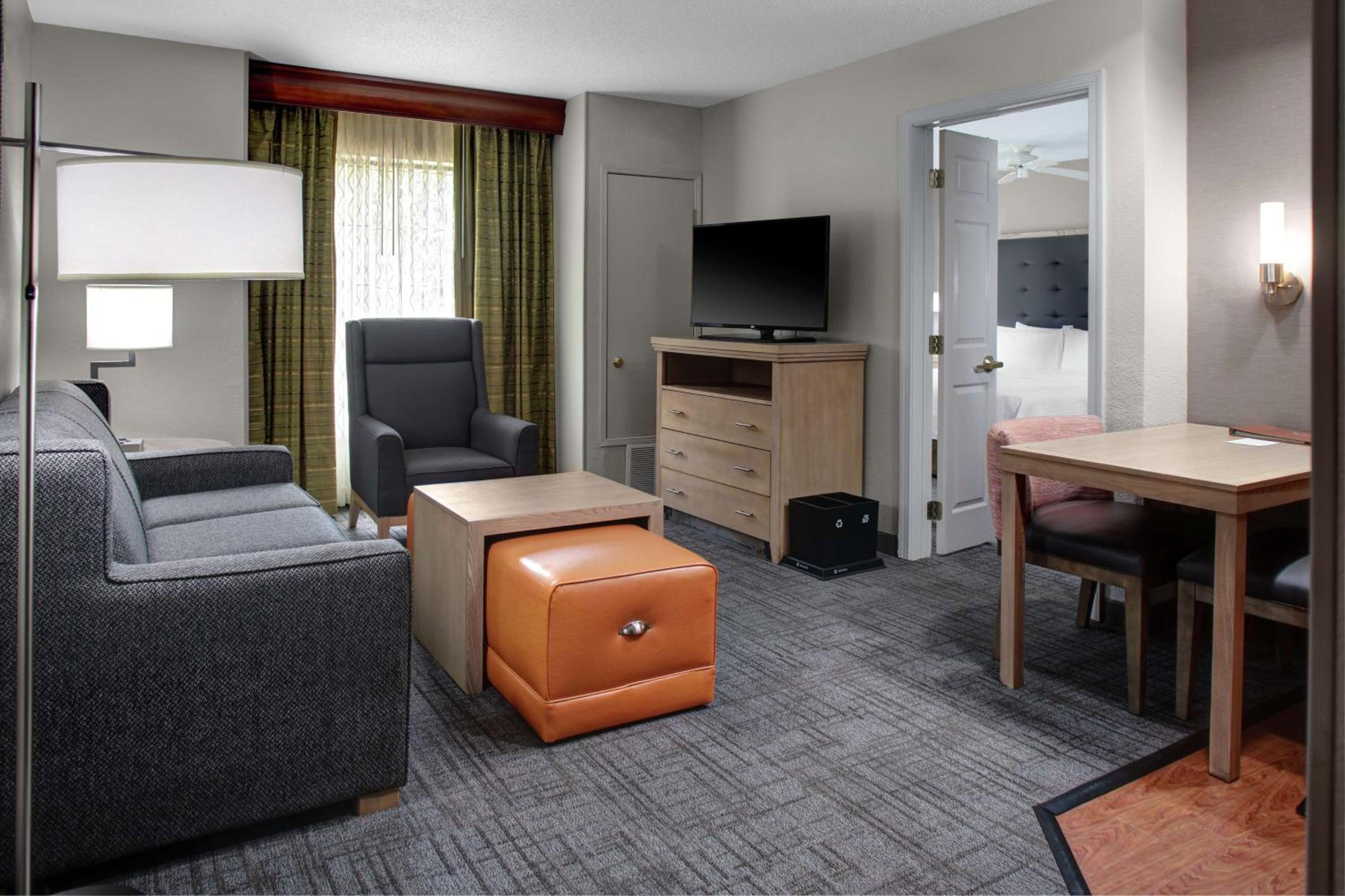 One-Bedroom King Suite - Non-Smoking photo 3
