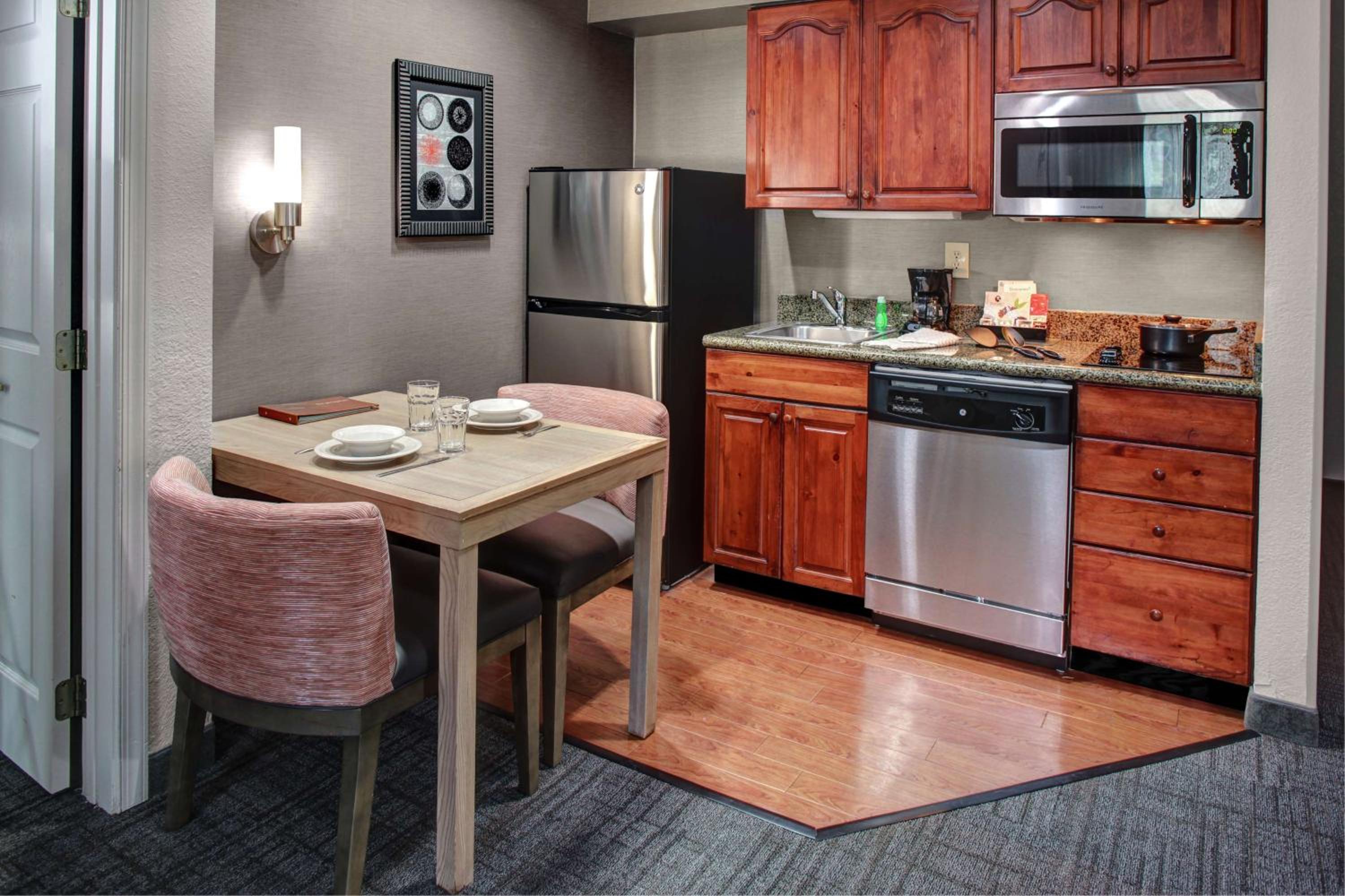 King Suite with Accessible Tub - Mobility and Hearing Access/Non-Smoking photo 2