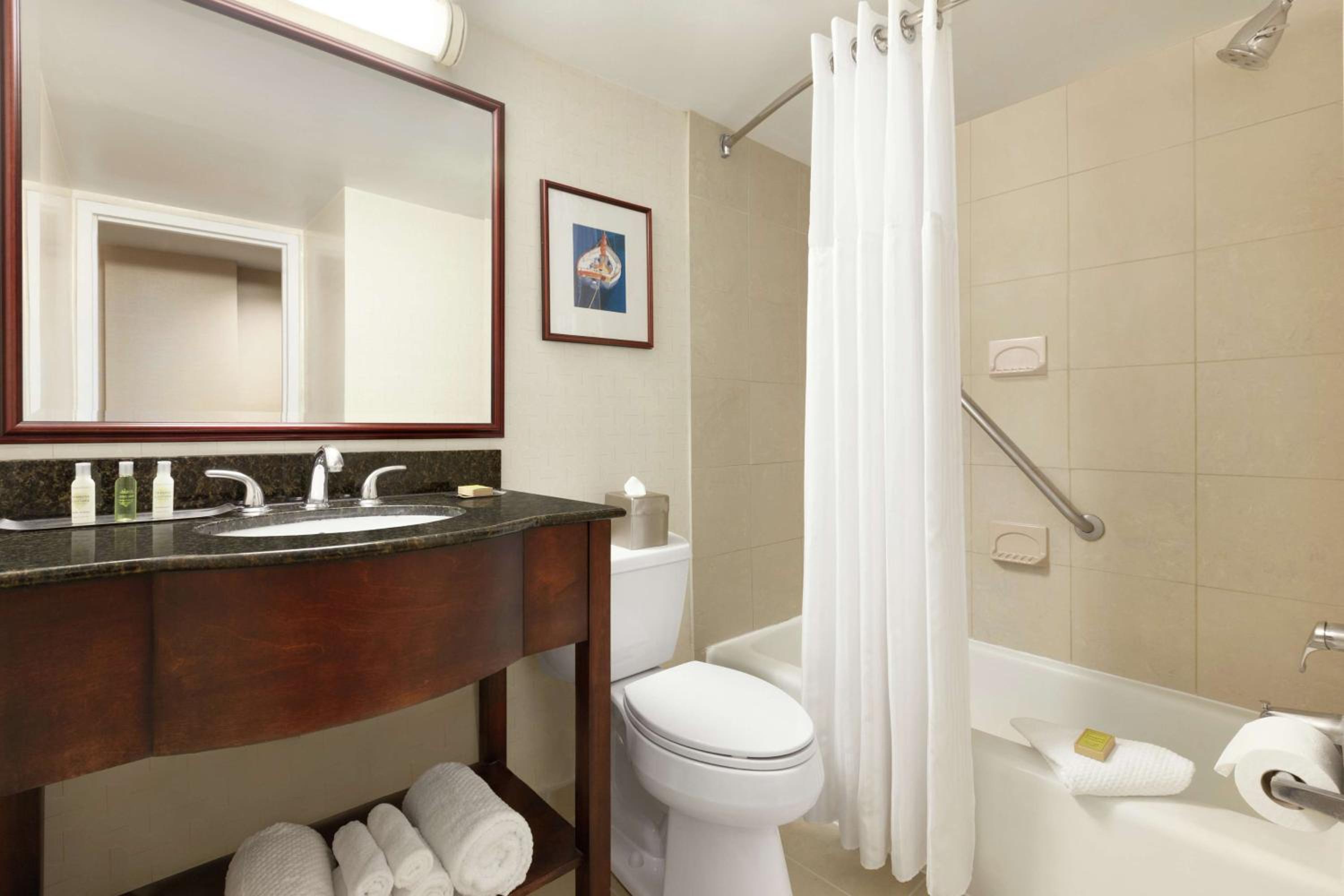 King Room with Refrigerator - Non-Smoking - Photo 4