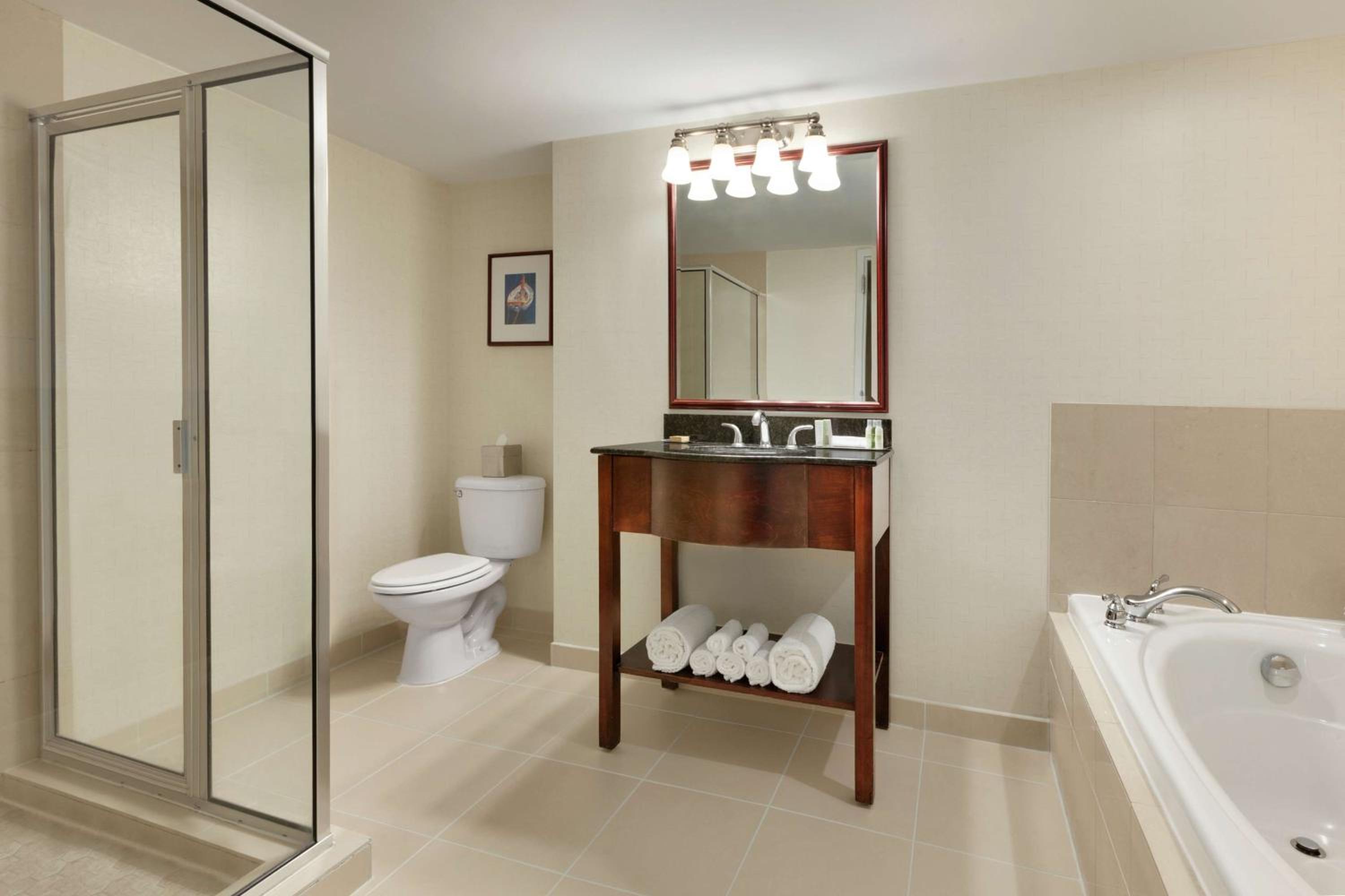 Junior King Suite - Non-Smoking - Photo 4