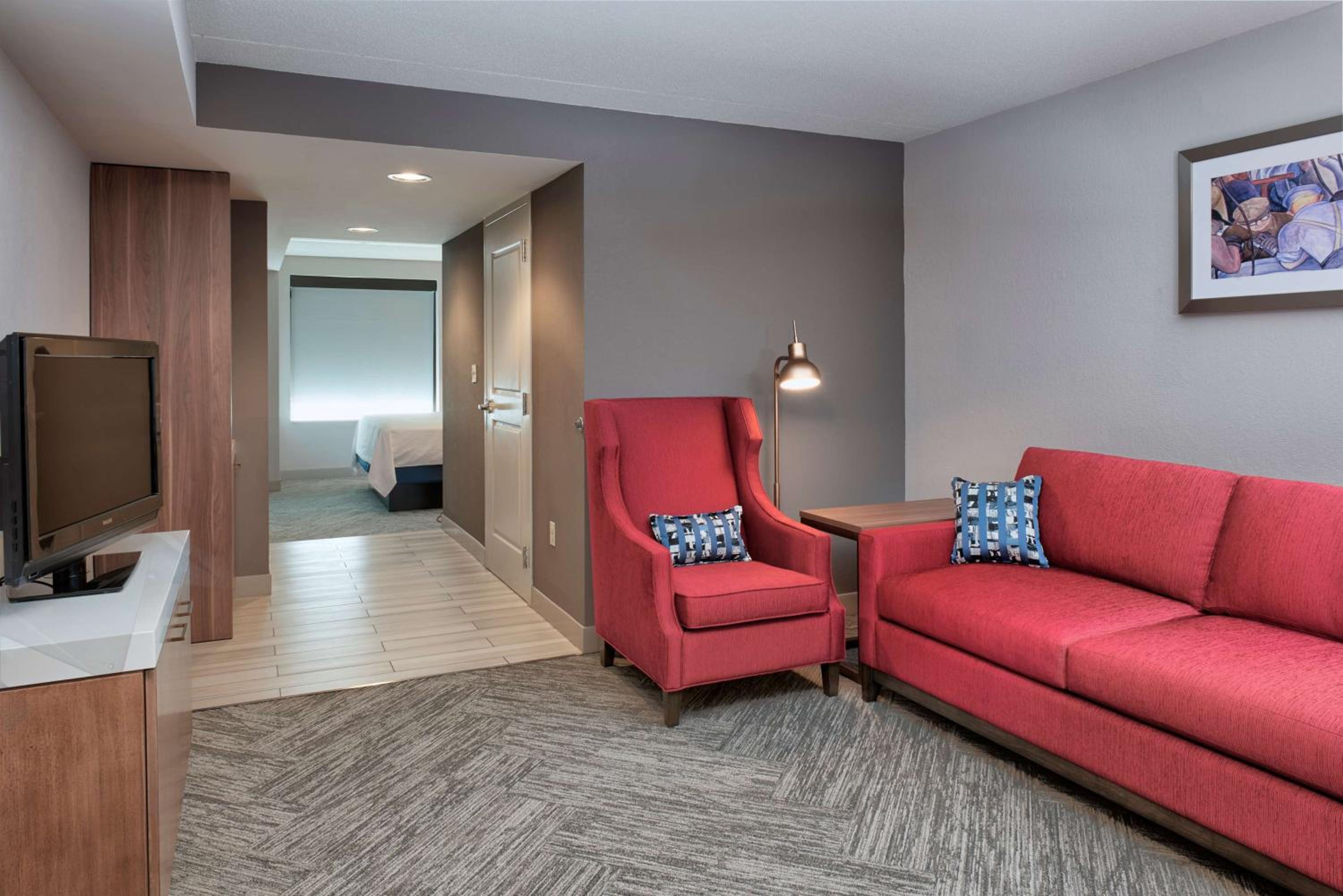 Junior King Suite - Non-Smoking - Photo 3