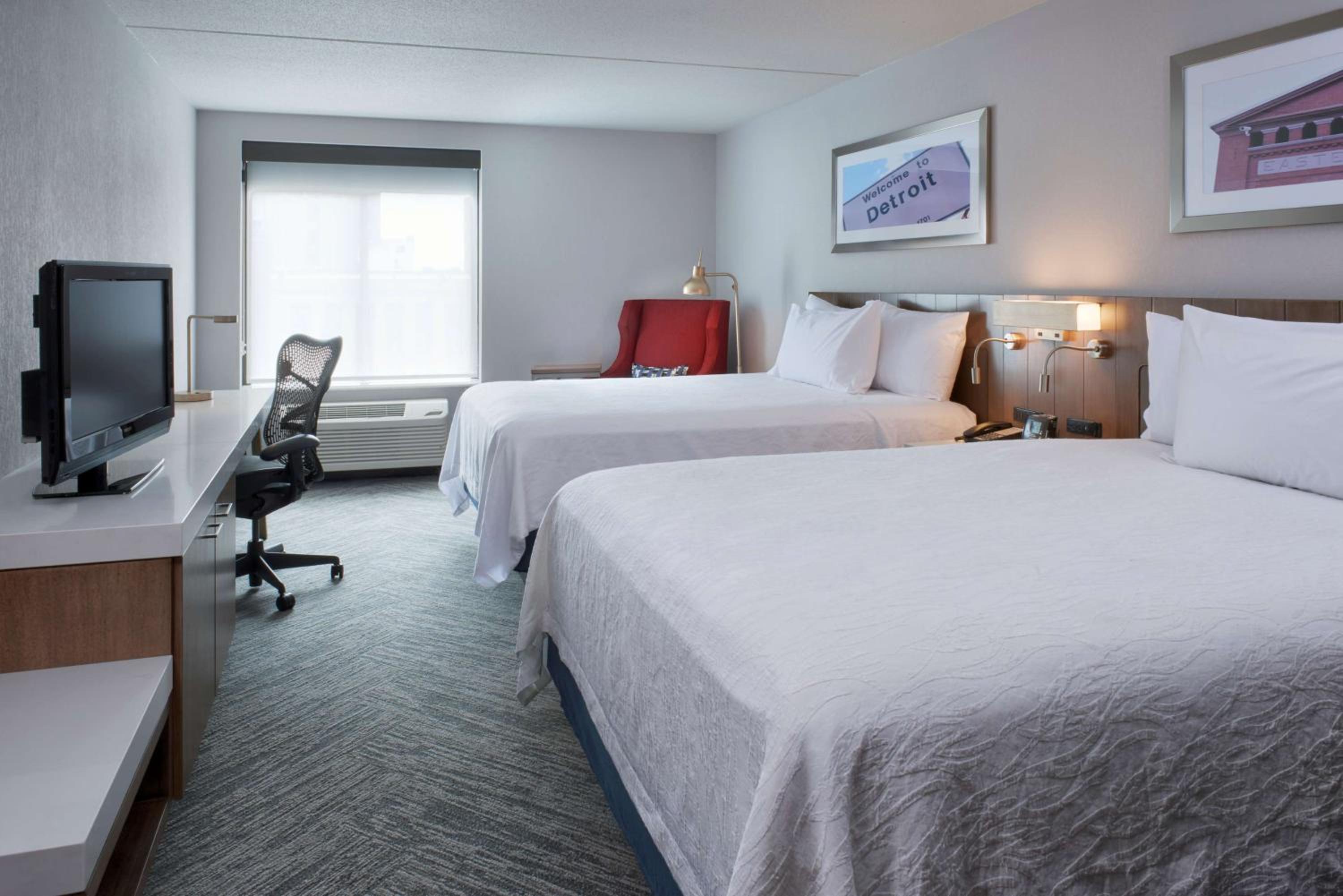Room with Two Queen Beds - Non-Smoking - Photo 5
