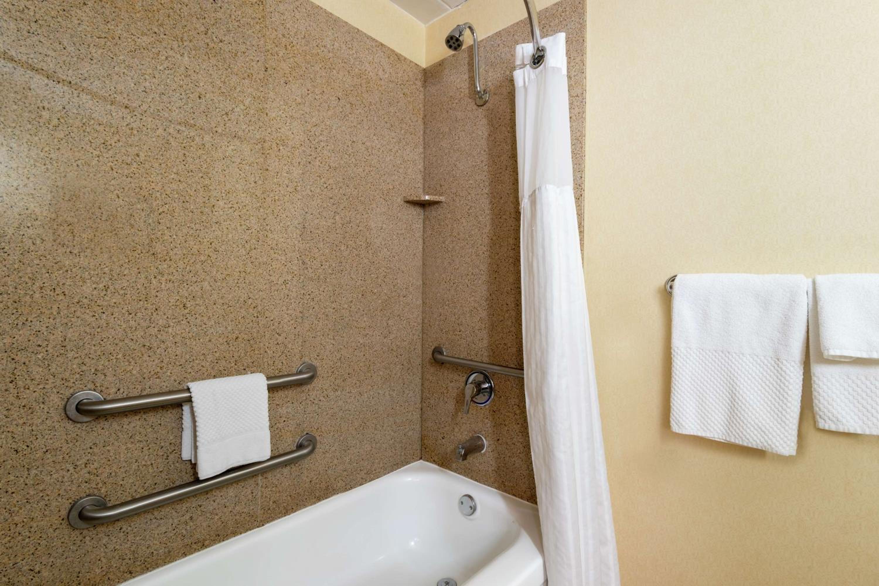 King Room with Tub - Mobility/Hearing Accessible/Non-Smoking photo 2