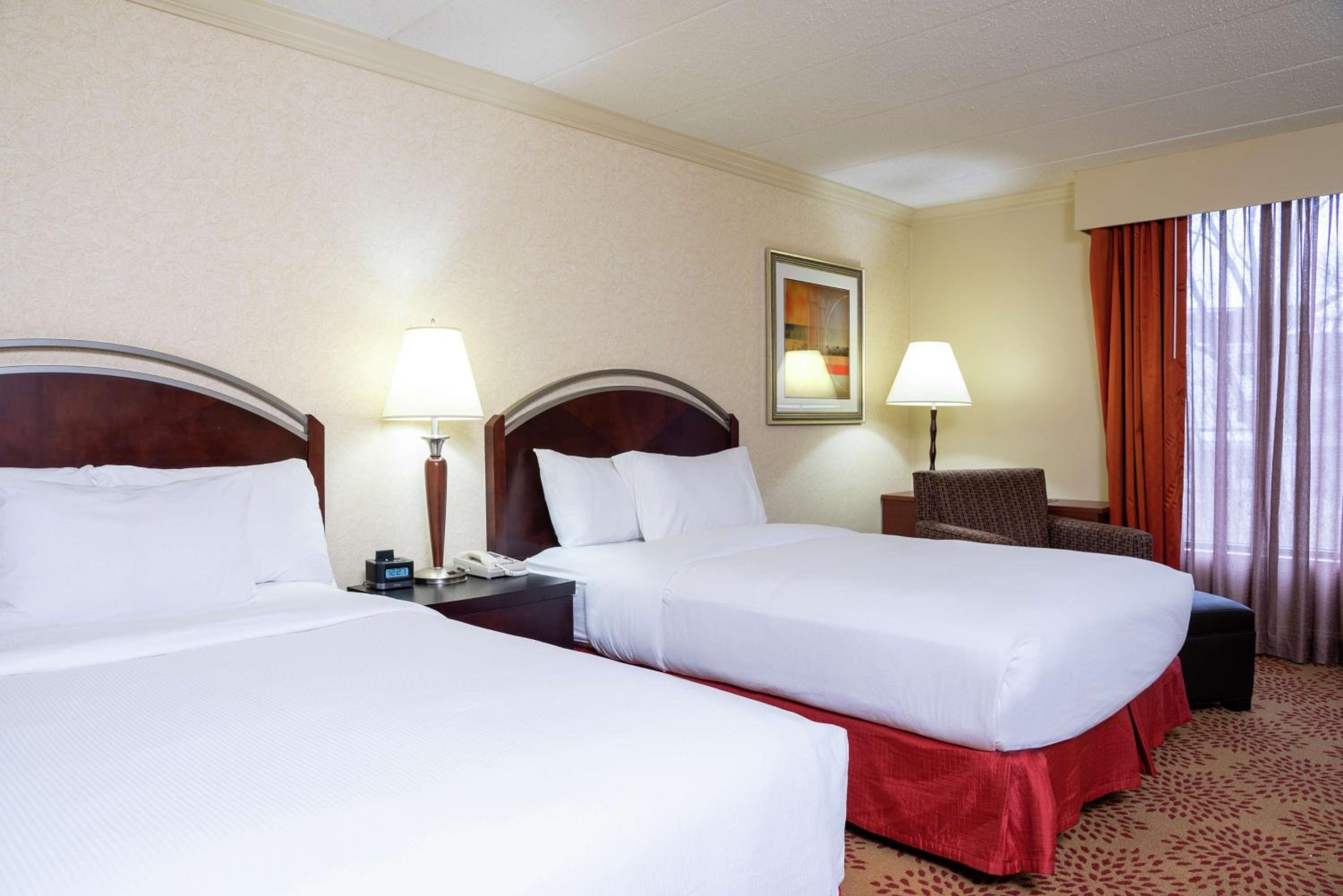 Queen Room with Two Queen Beds - Photo 5