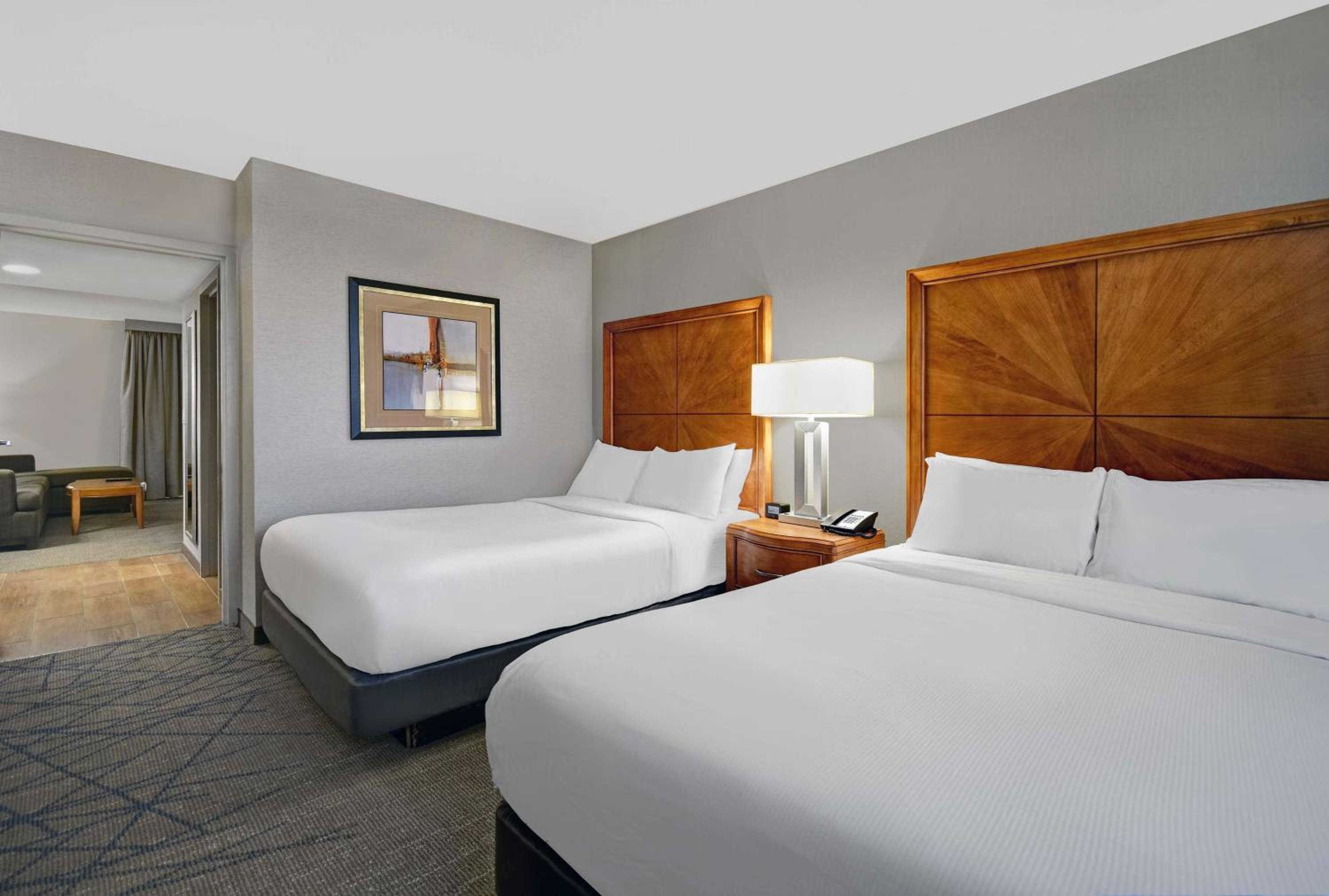 Double Room with Two Double Beds - High Floor/Non-Smoking photo 1