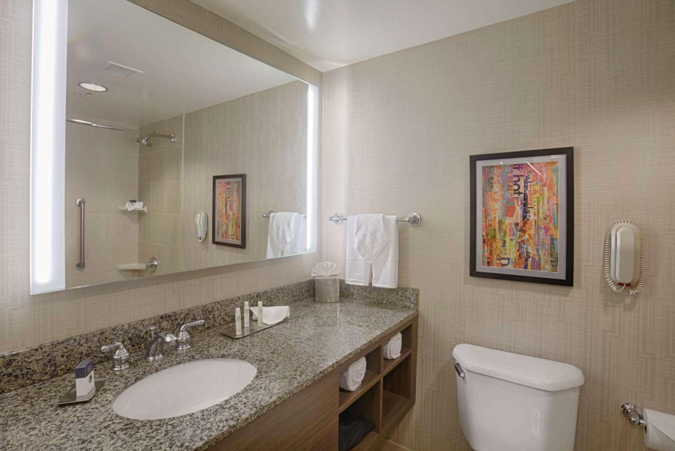 King Room with Bay View - Non-Smoking - Photo 2