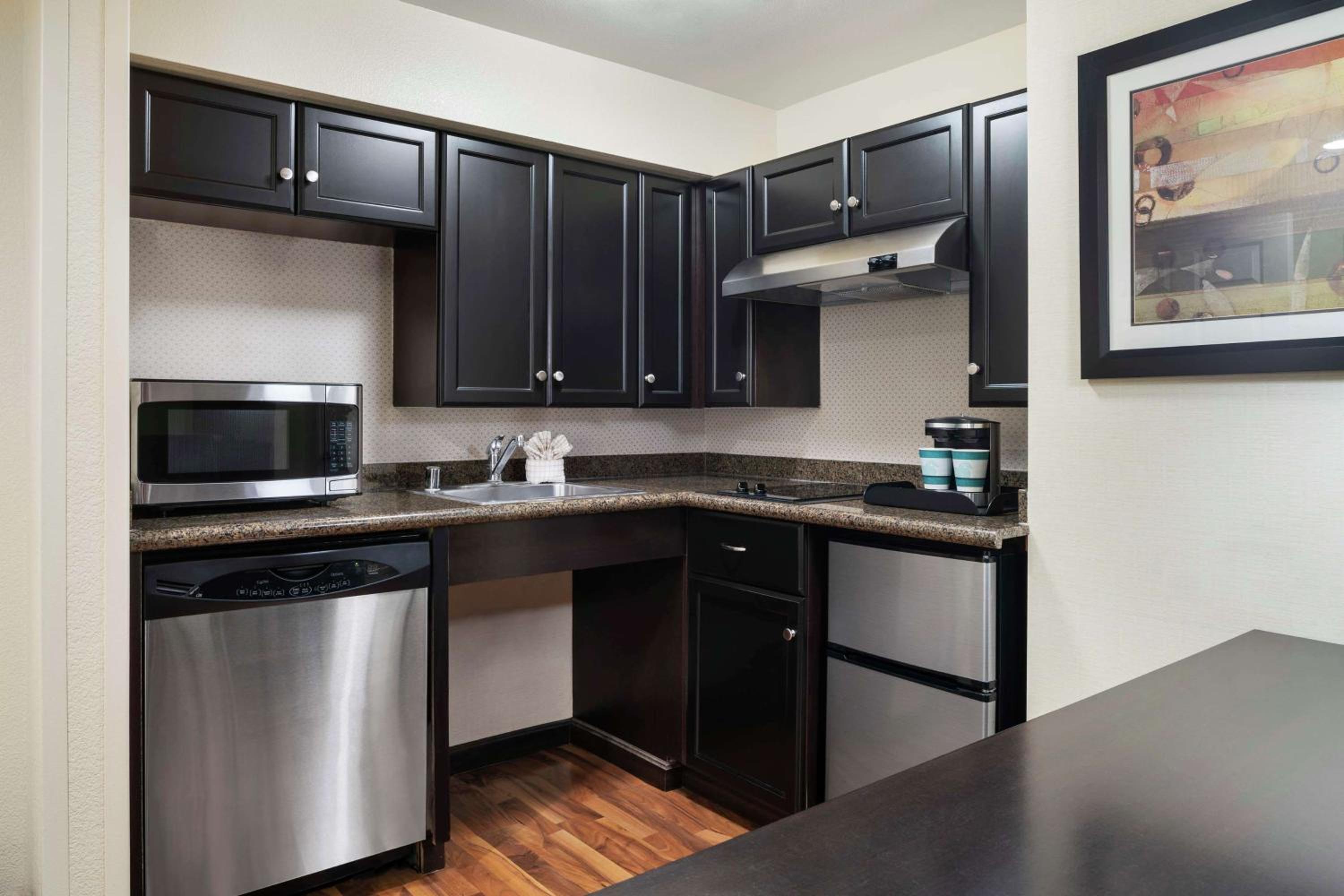 King Suite - Mobility Access/Non-Smoking - Photo 3