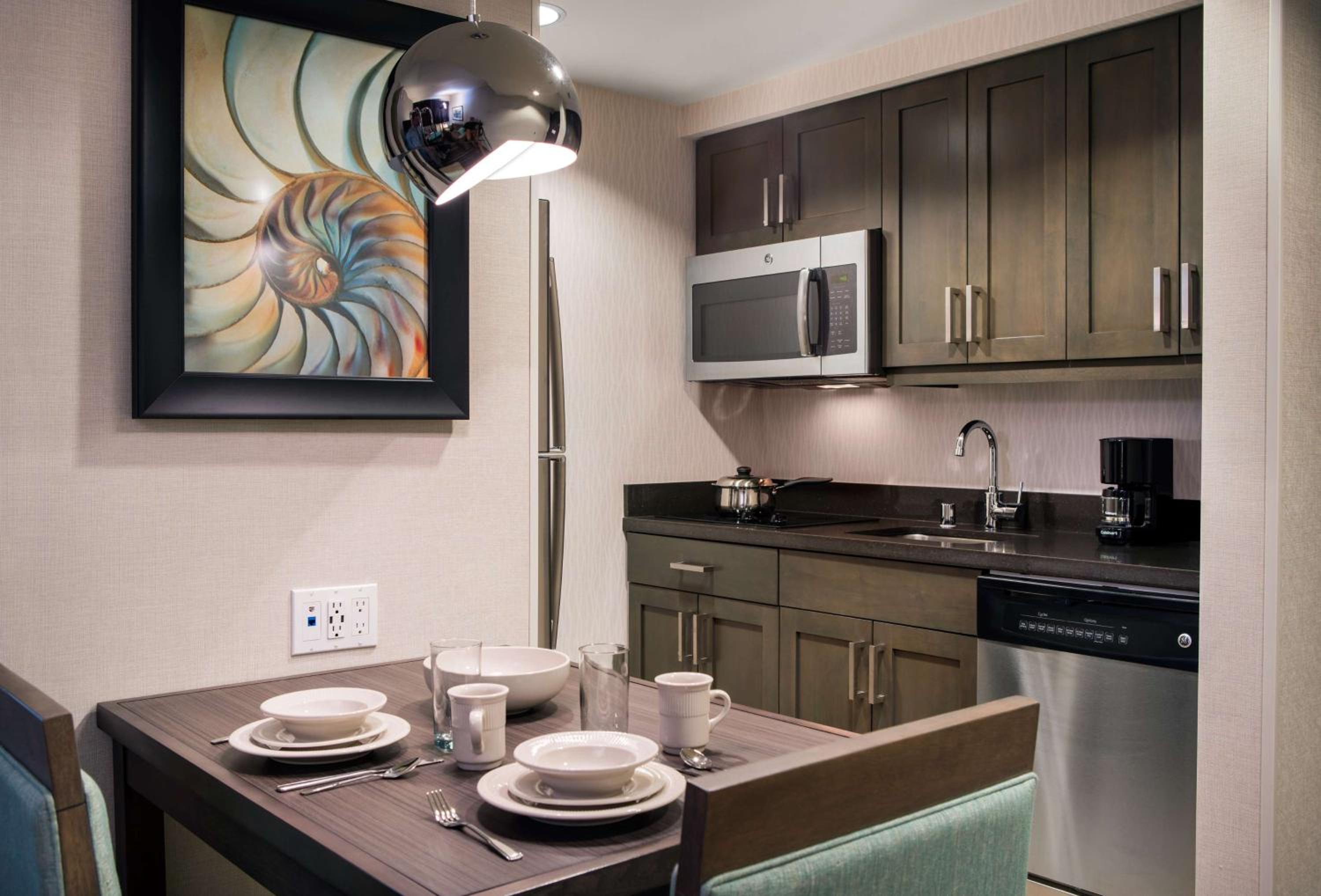One-Bedroom King Suite - Non-Smoking