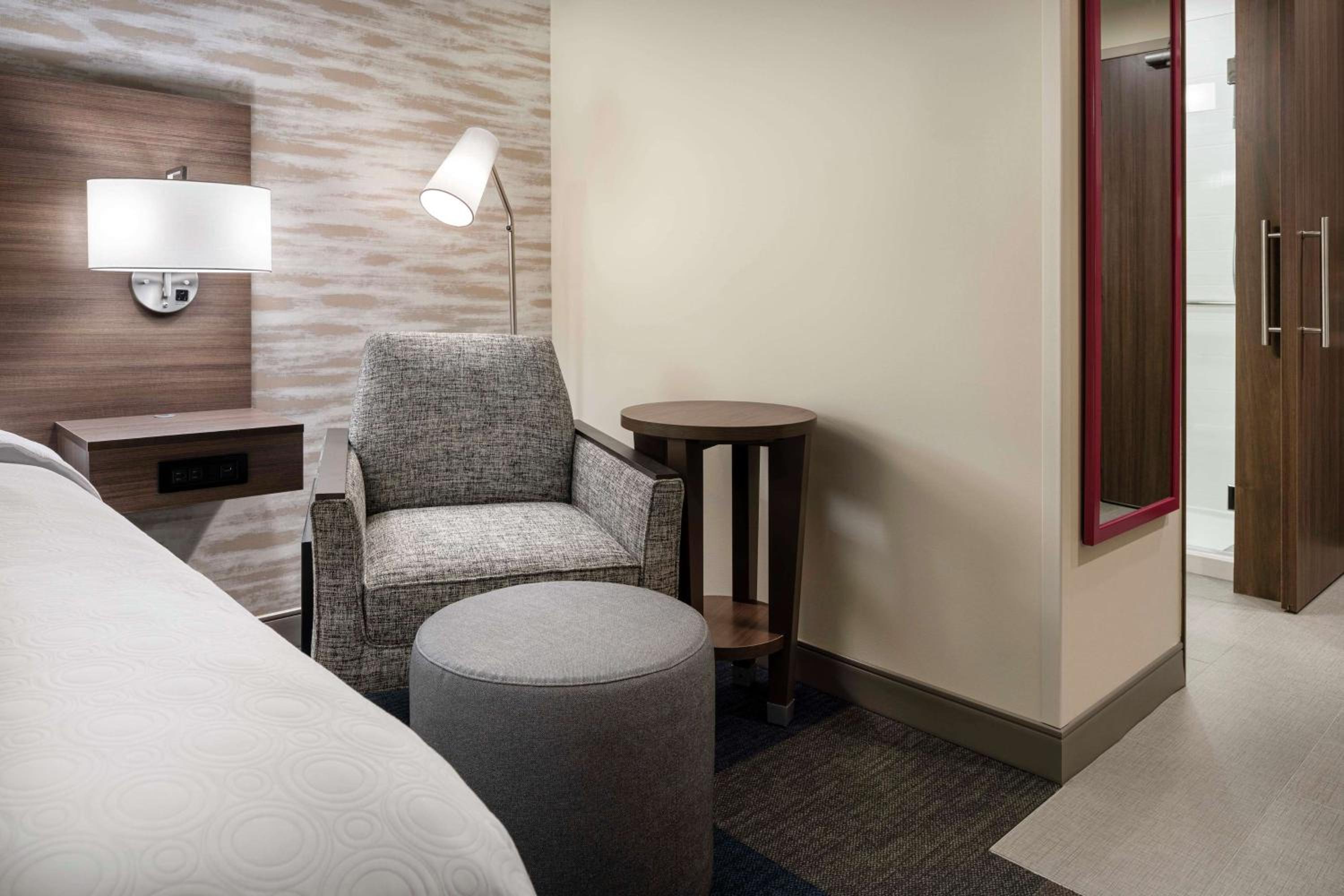 Studio Suite with Two Queen Beds - Photo 3