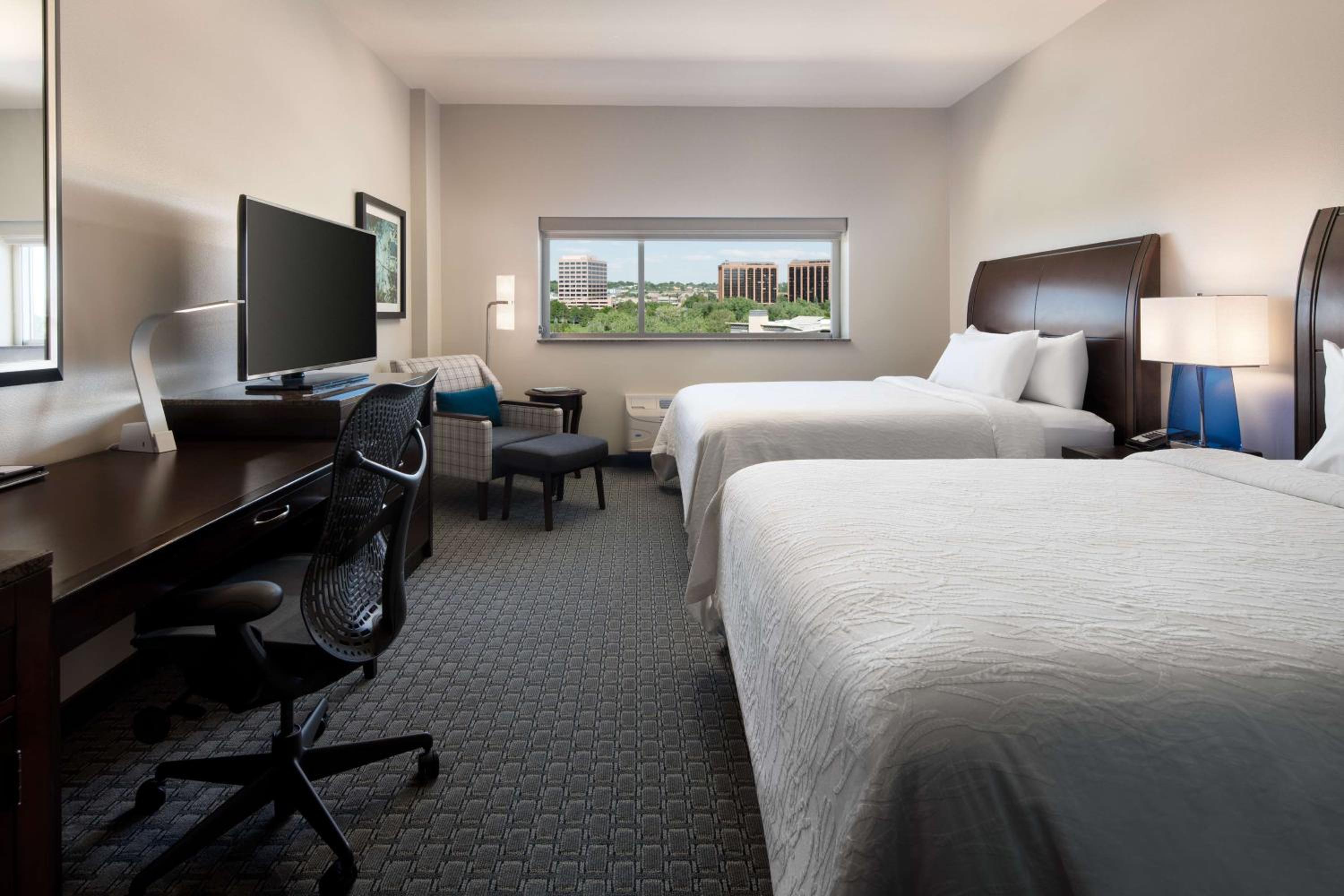 Premium Queen Room With Two Queen Beds thumbnail 5