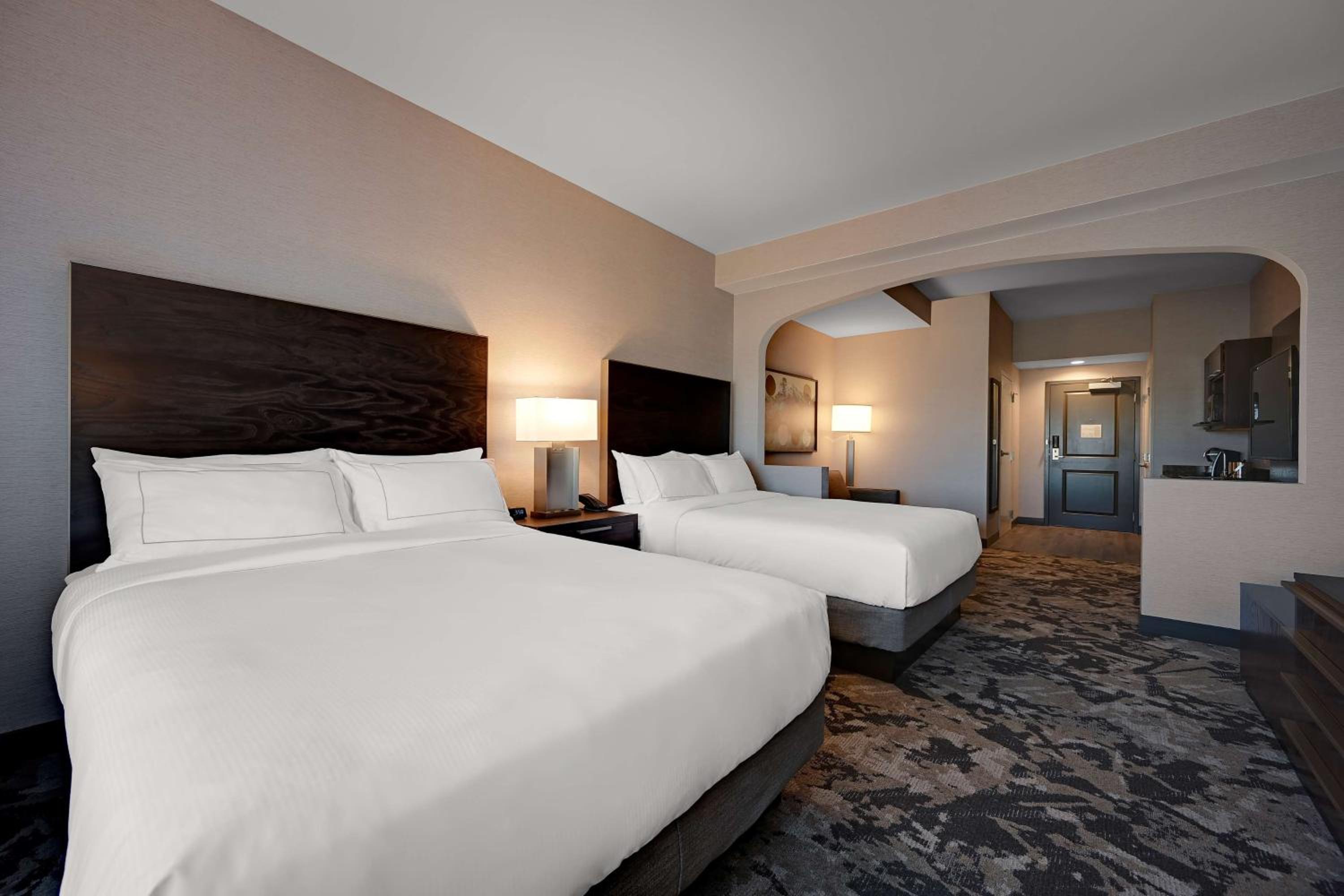 Two-Bedroom King Suite with Tub - Mobility Access - Photo 7
