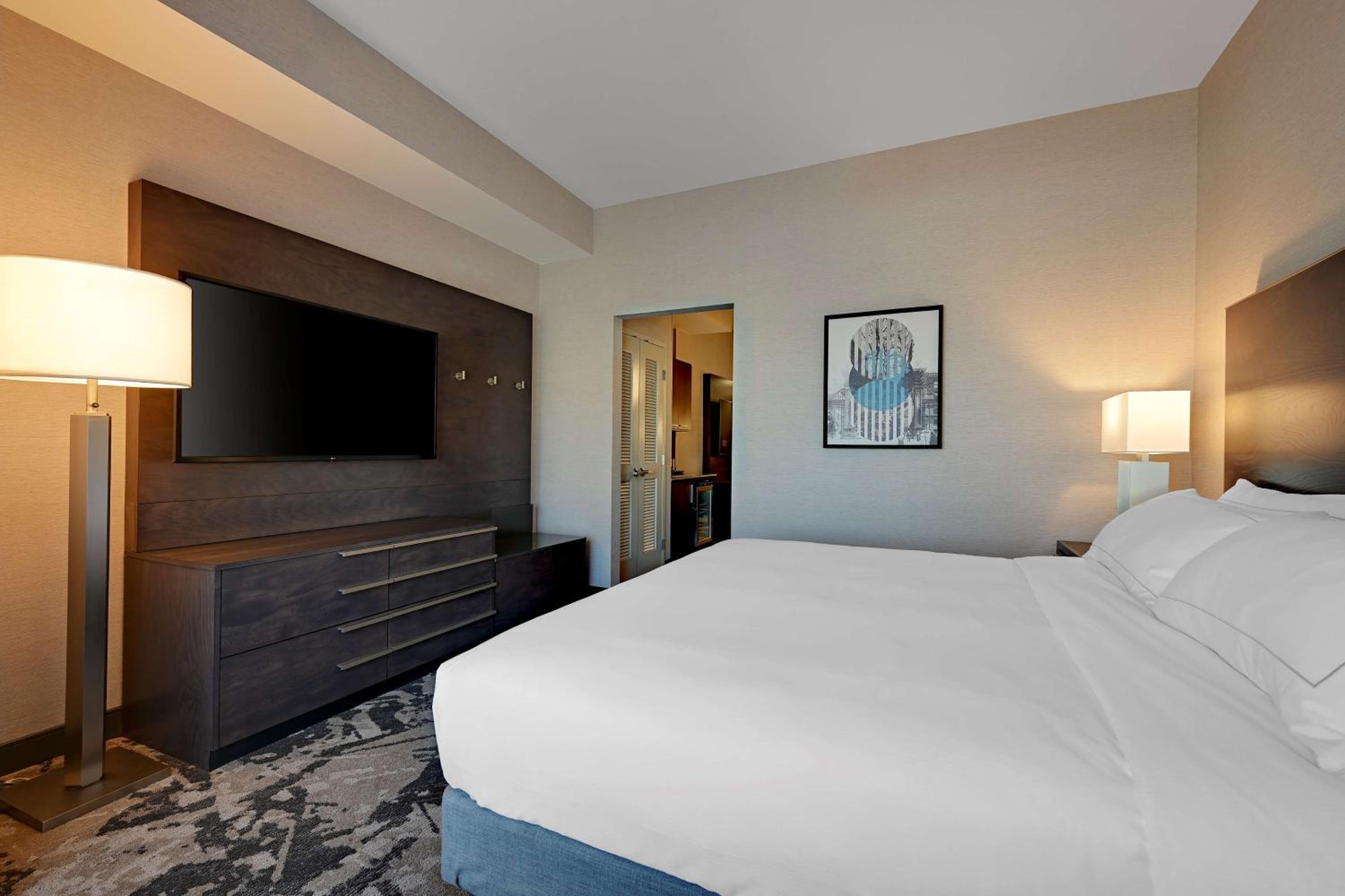 Two-Bedroom King Suite with Tub - Mobility Access - Photo 6