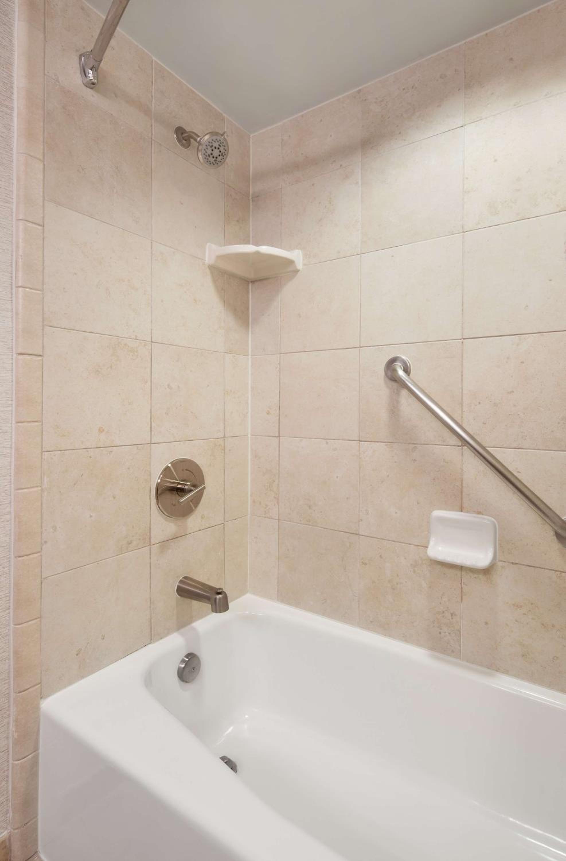 Two-Bedroom Suite with Two Queen Beds - Photo 6