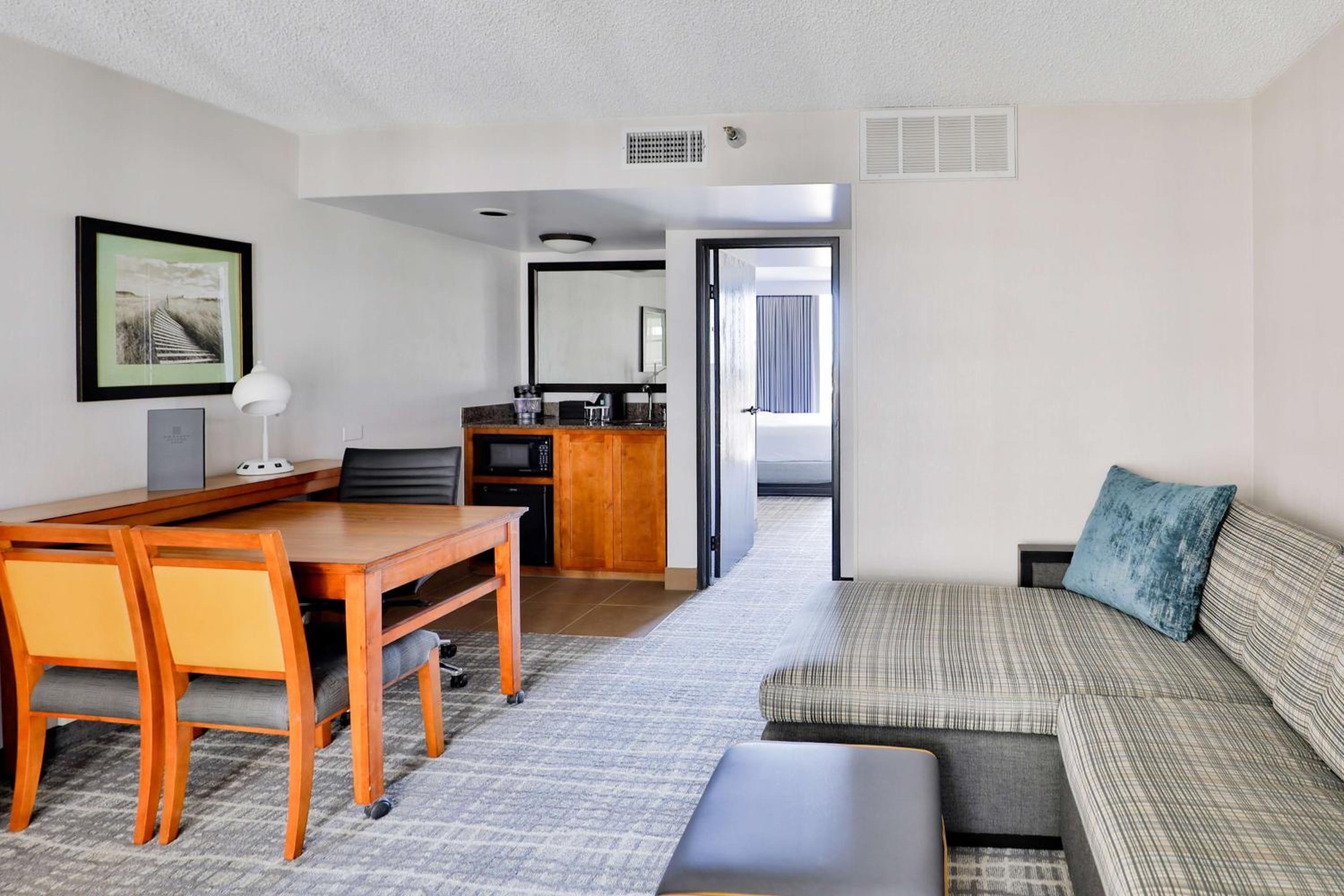Two-Bedroom King Suite - Photo 5