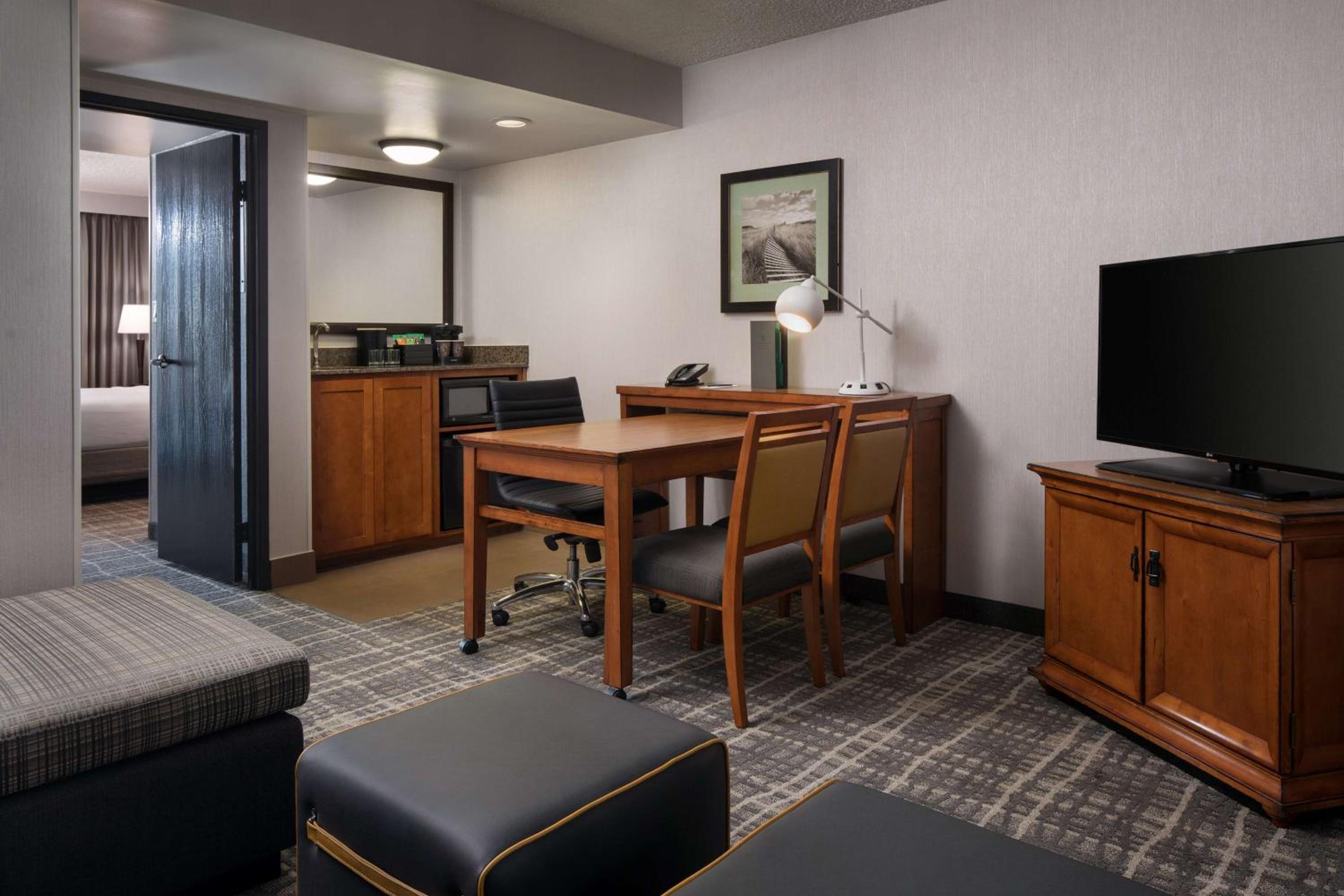 Two-Bedroom King Suite - Photo 4
