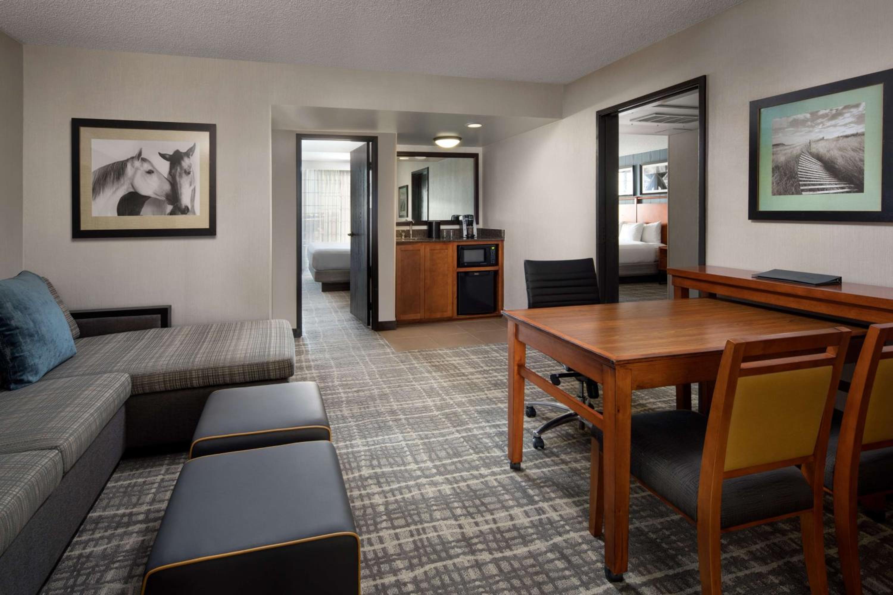 Two-Room Suite with One King Bed and One Queen Bed - Photo 2