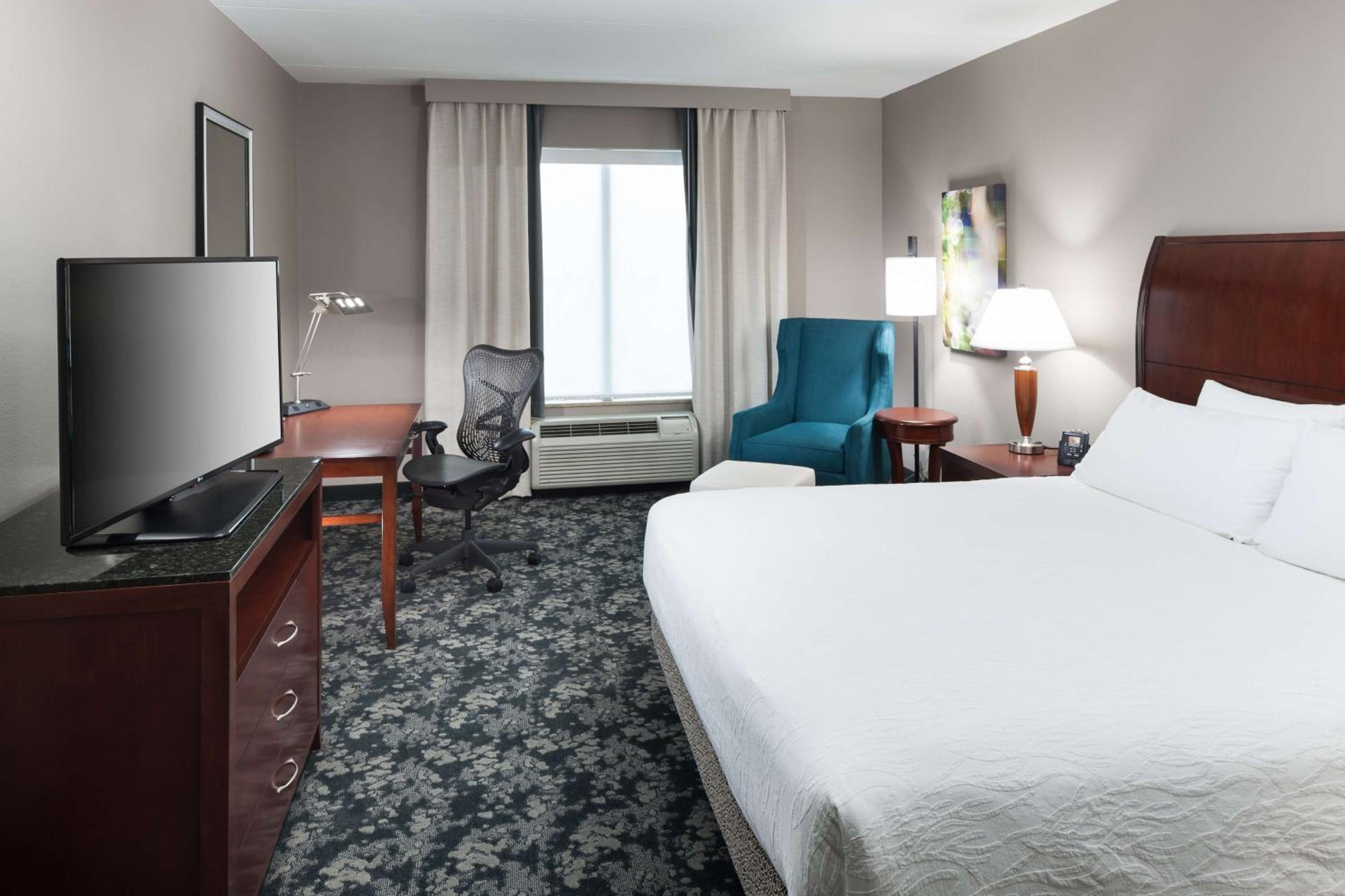 King Room with Tub - Mobility and Hearing Access