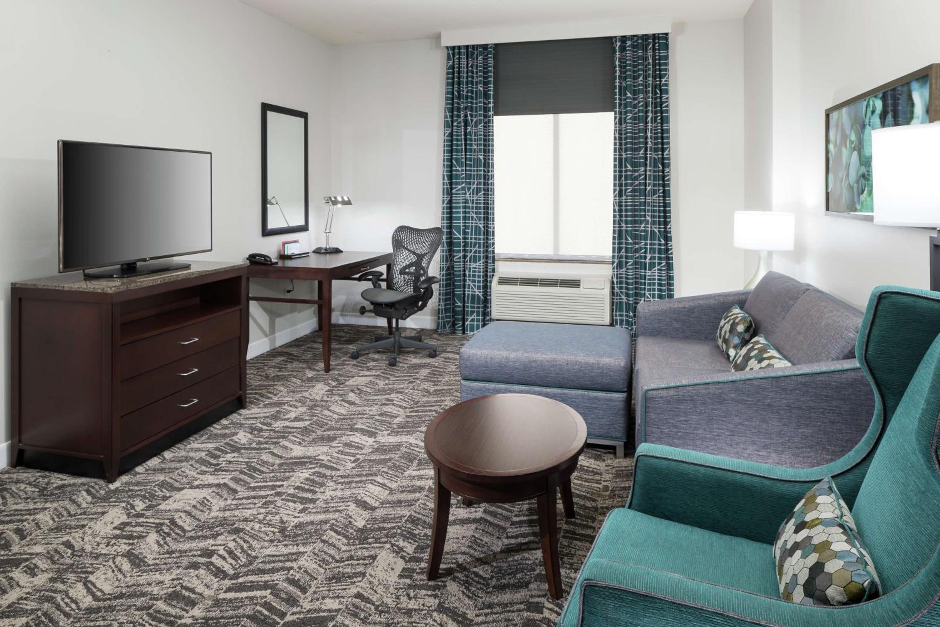 One-Bedroom King Suite photo 2