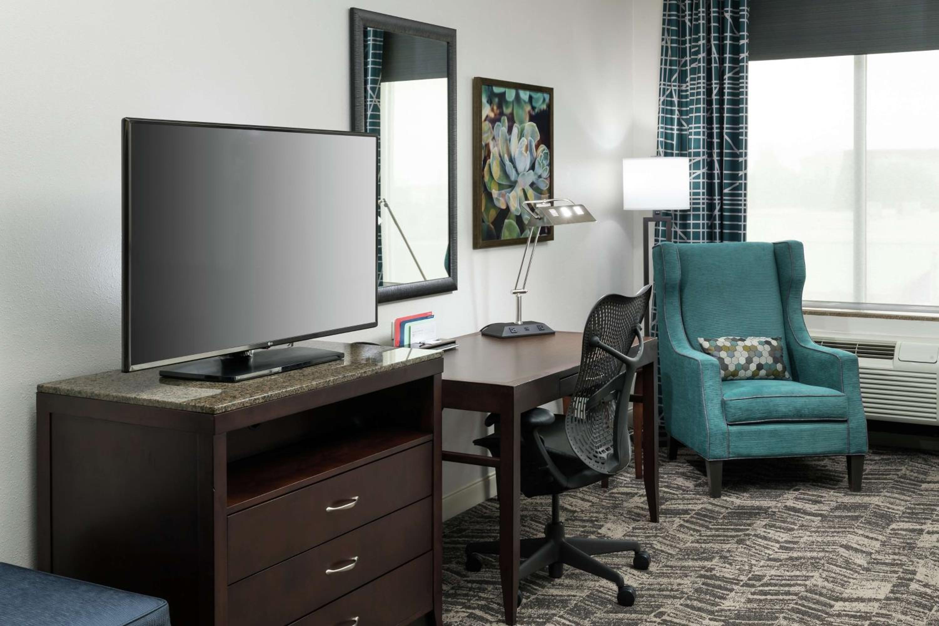 Queen Room with Two Queen Beds and Roll-In Shower - Mobility Access photo 2