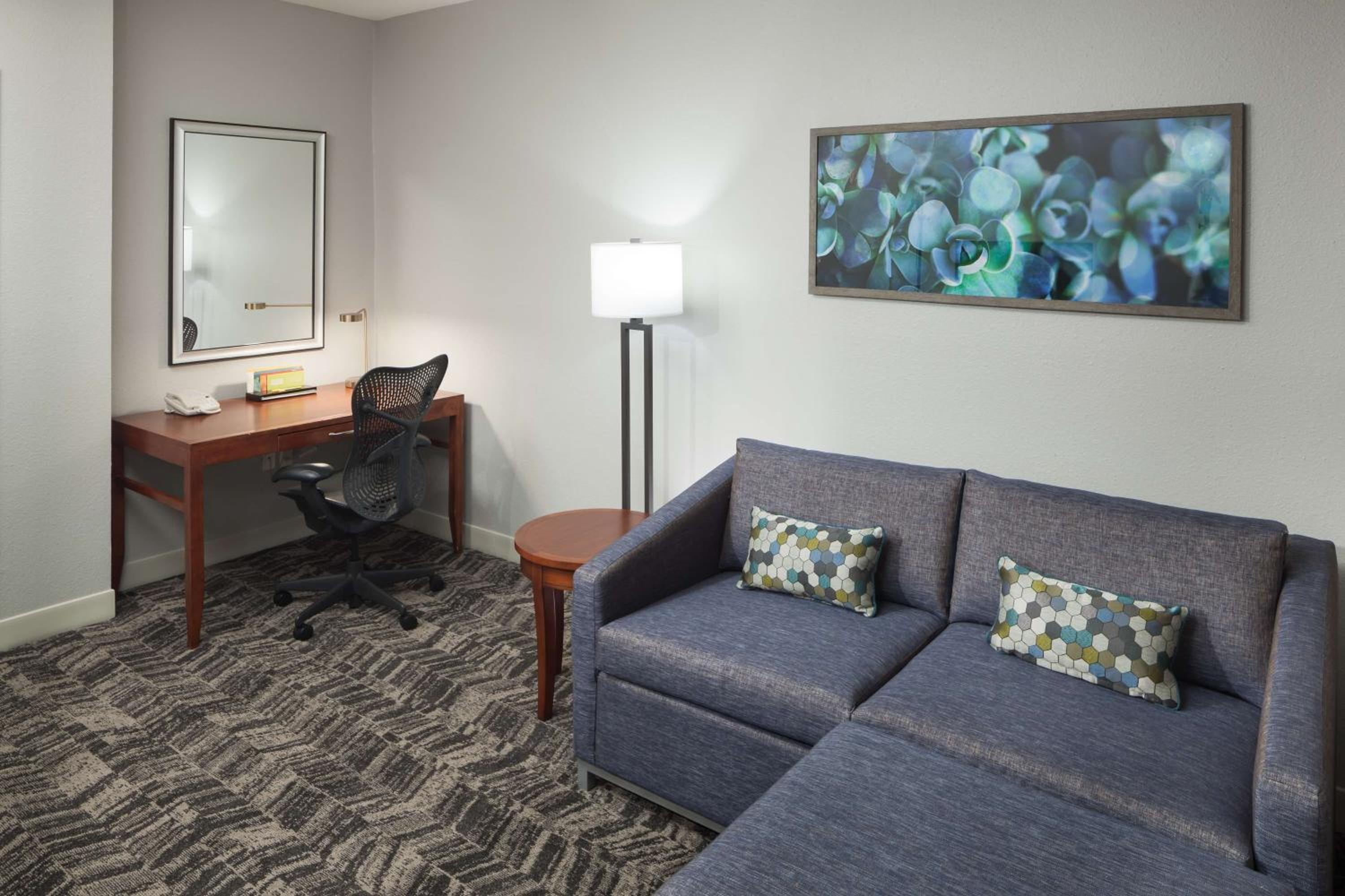 Junior King Suite with Seating Area - Photo 3