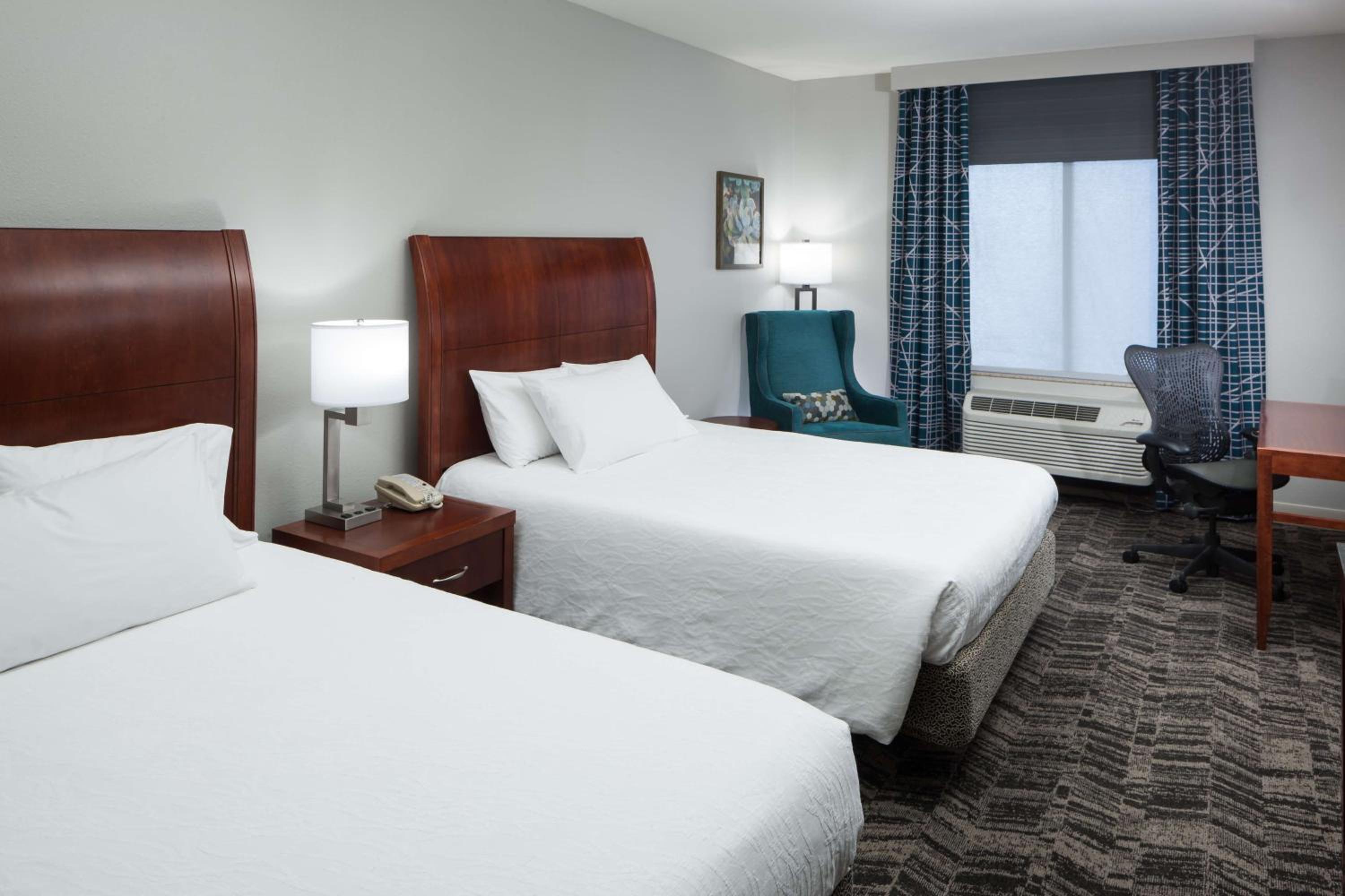 Queen Room with Two Queen Beds - Photo 2