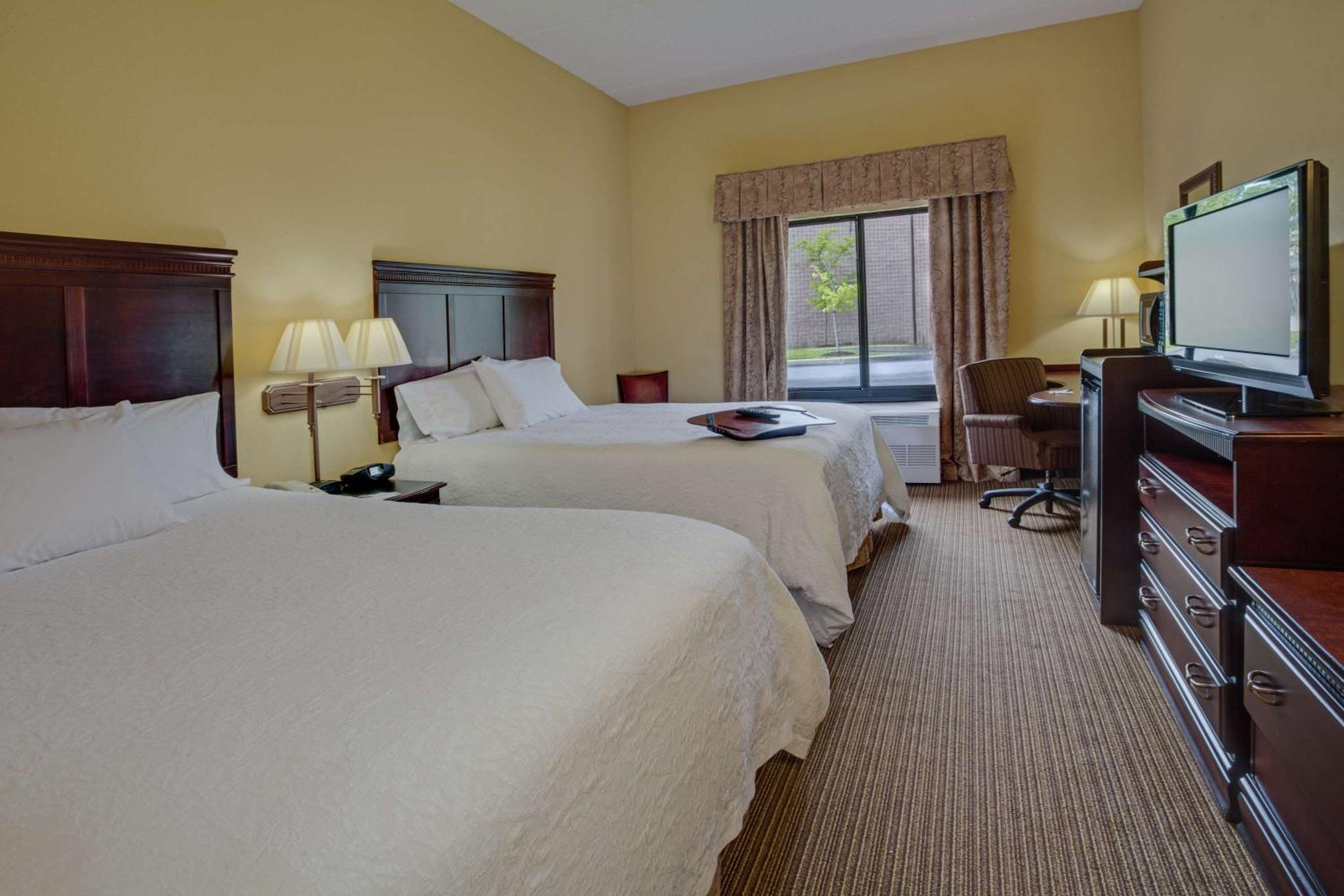 Queen Room with Two Queen Beds - Mobility and Hearing Access/Non-Smoking - Photo 4