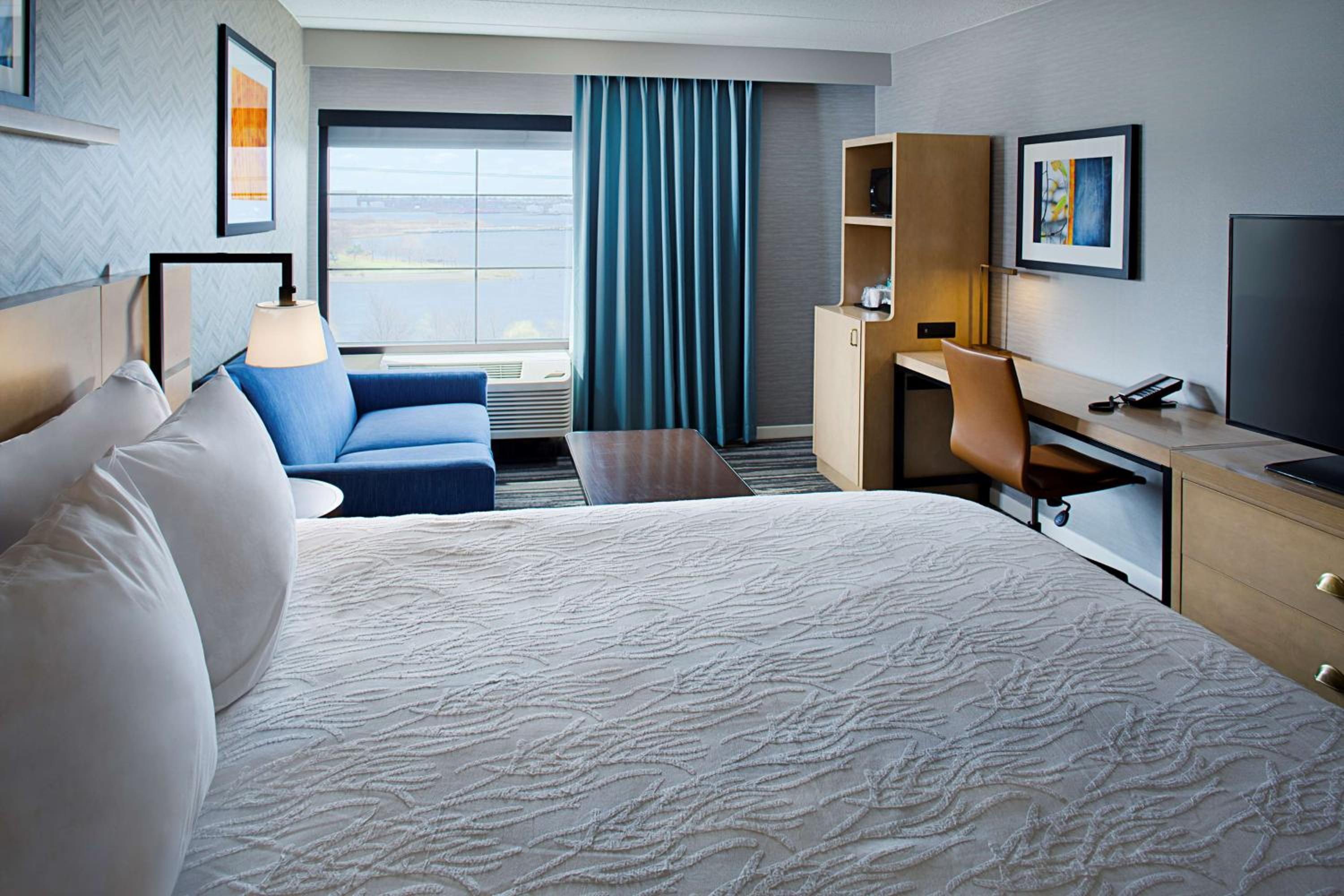 King Room with Sofa Bed and Harbor View - Photo 1
