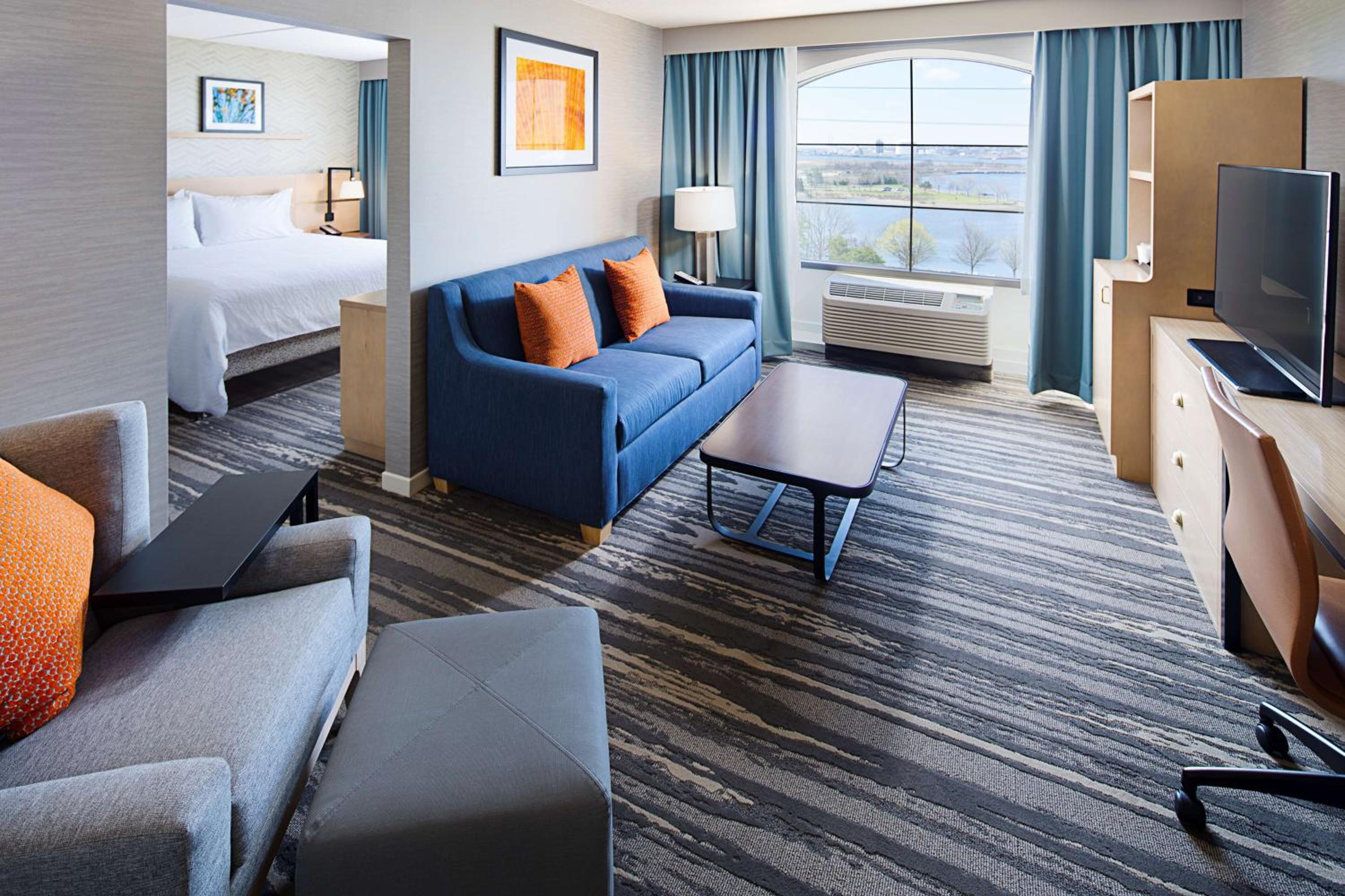 One-Bedroom King Suite with Harbor View - Photo 4