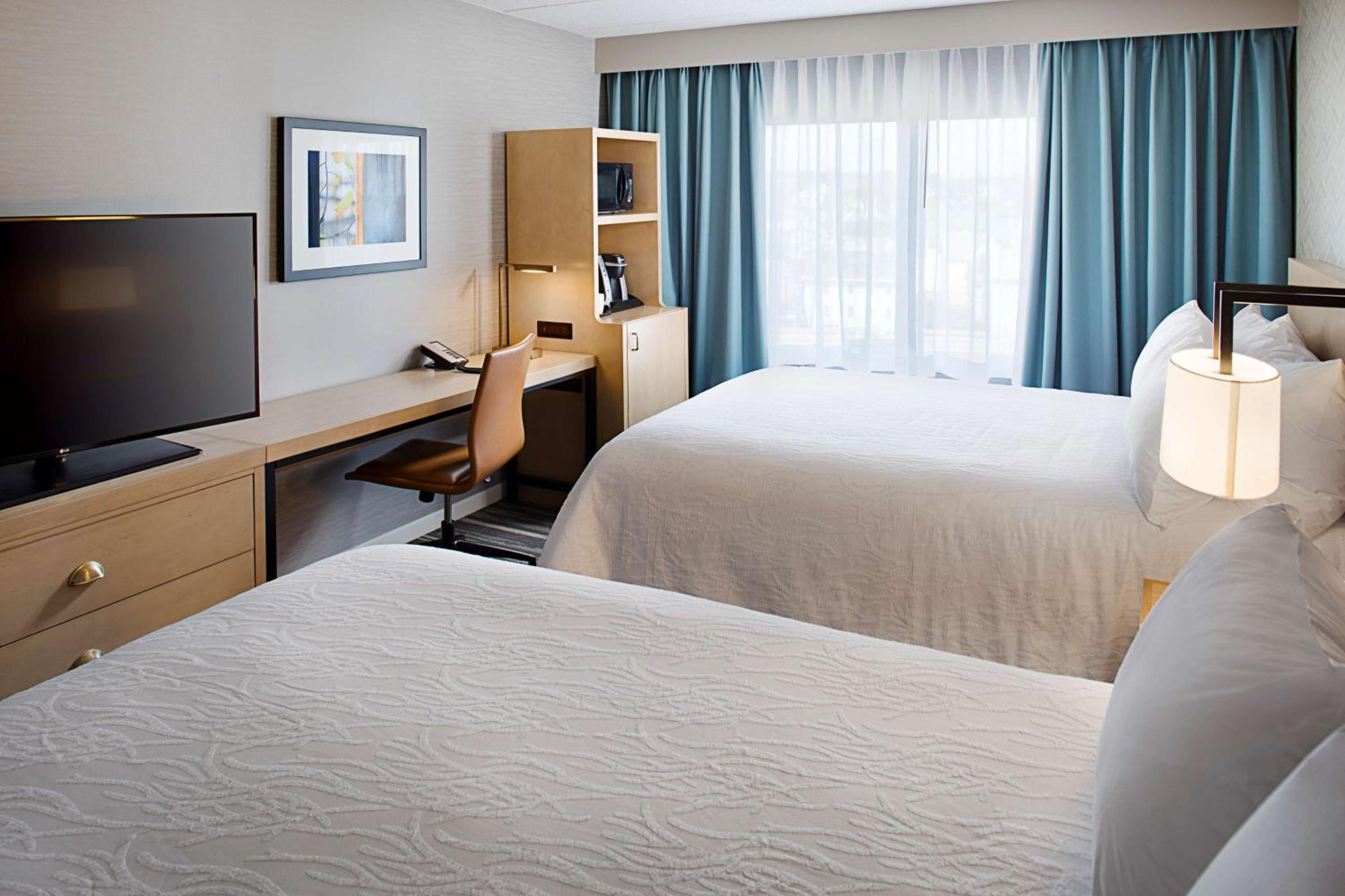 Queen Room with Two Queen Beds and Harbor View - Photo 2