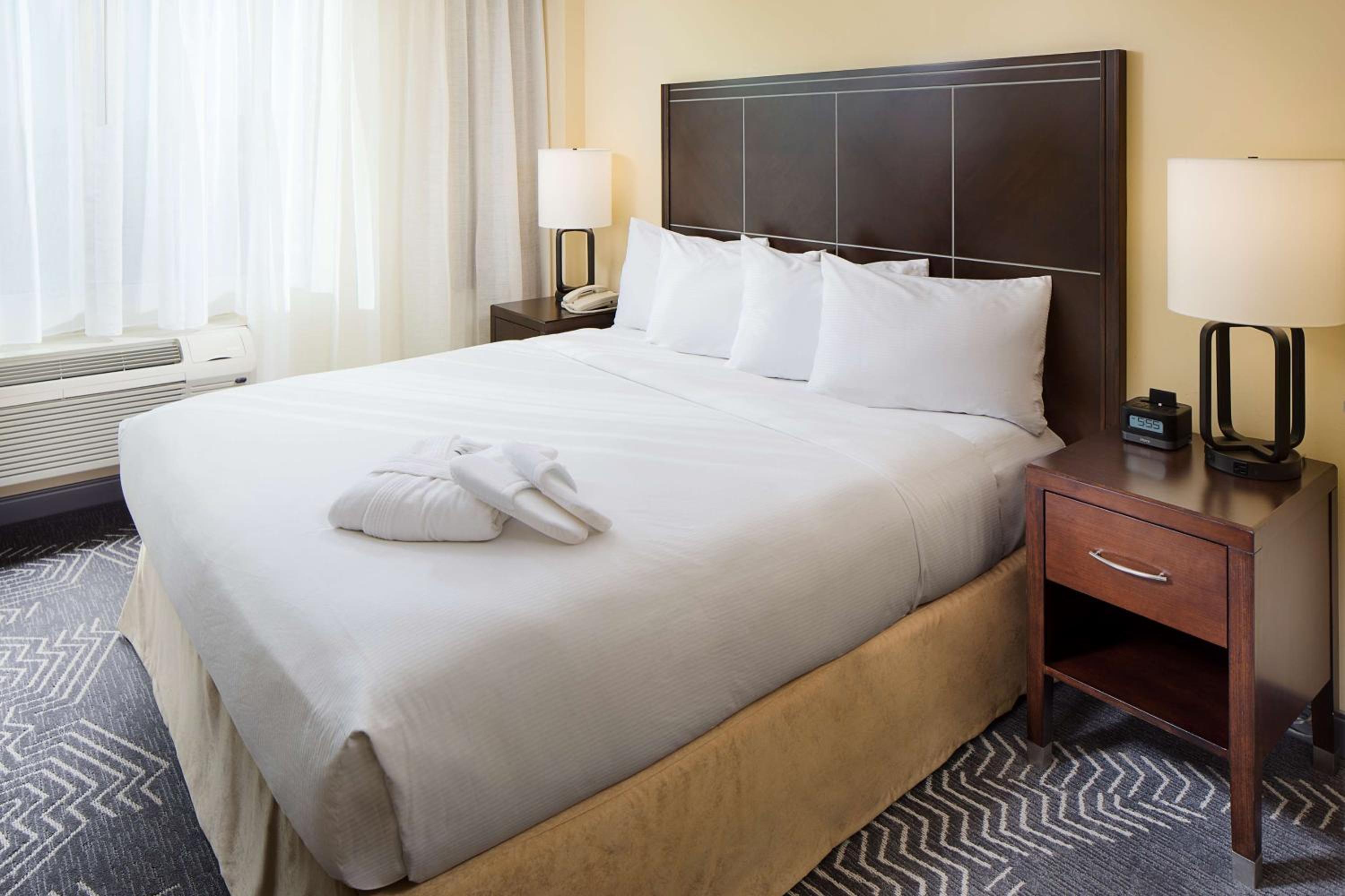 One-Bedroom King Suite with Sofa Bed - Photo 3