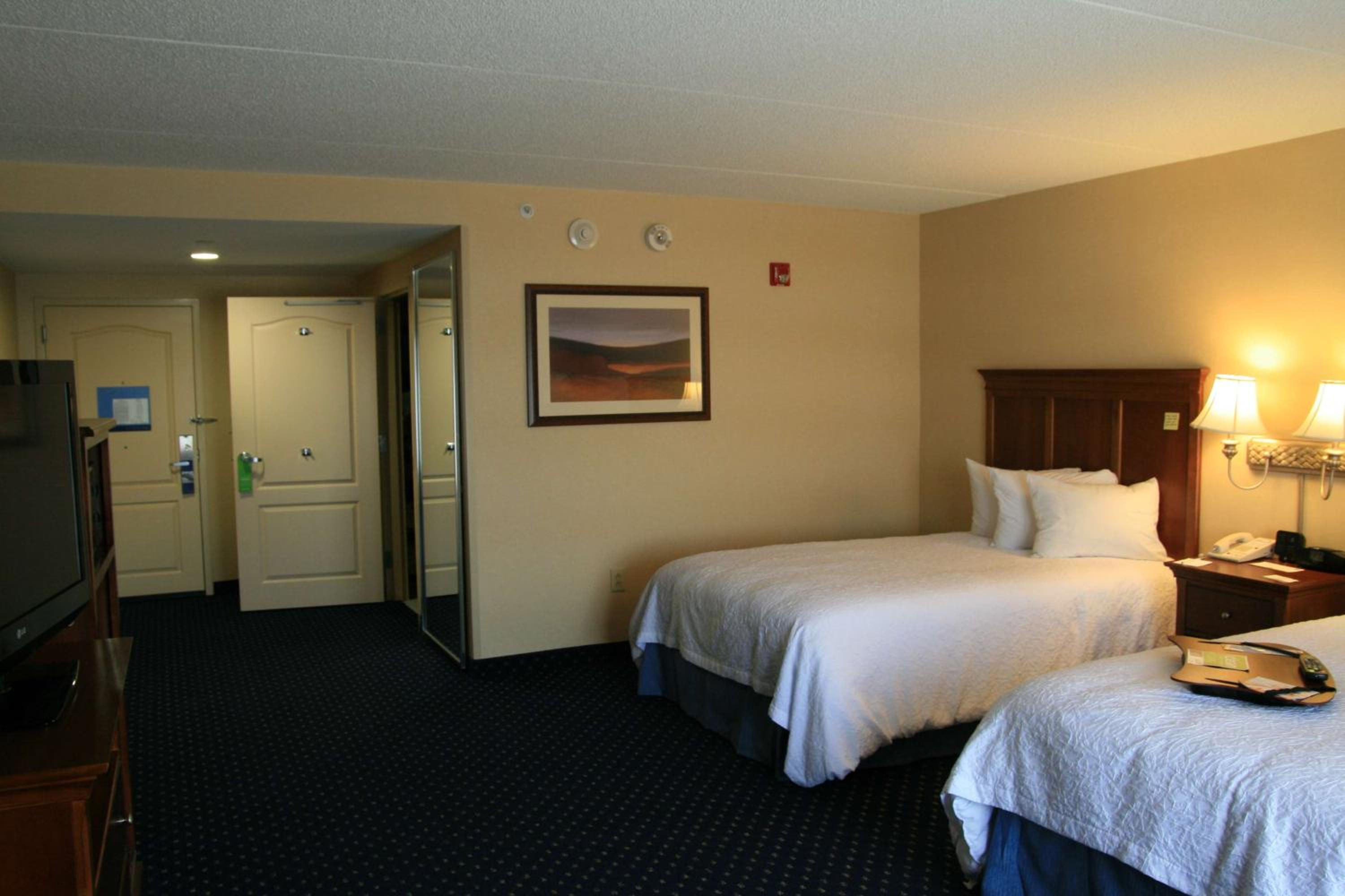 Double Room With Two Queen Beds And Bath Tub - Mobility And Hearing Access/Non-Smoking