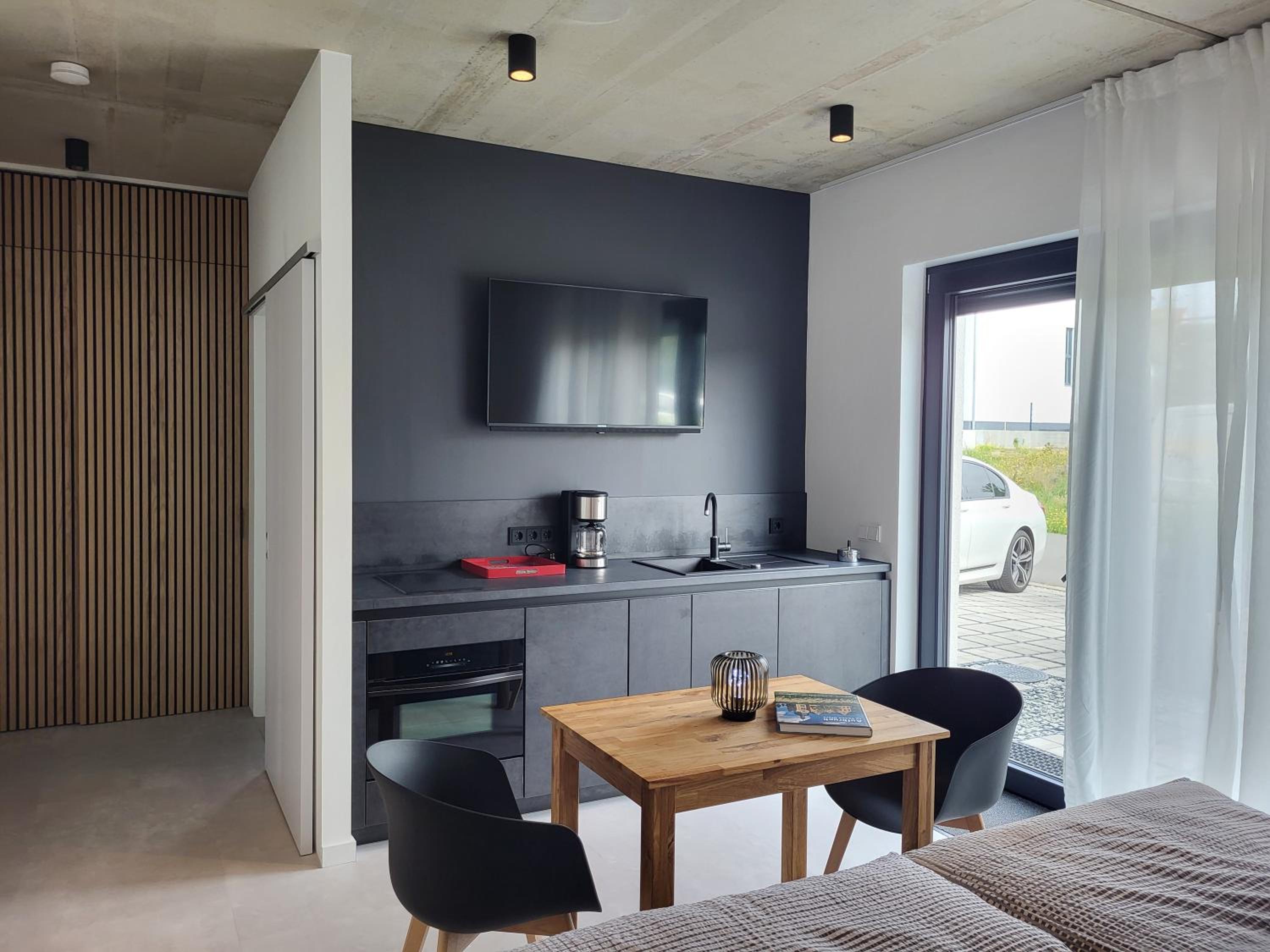 One-Bedroom Apartment with Garden photo 3